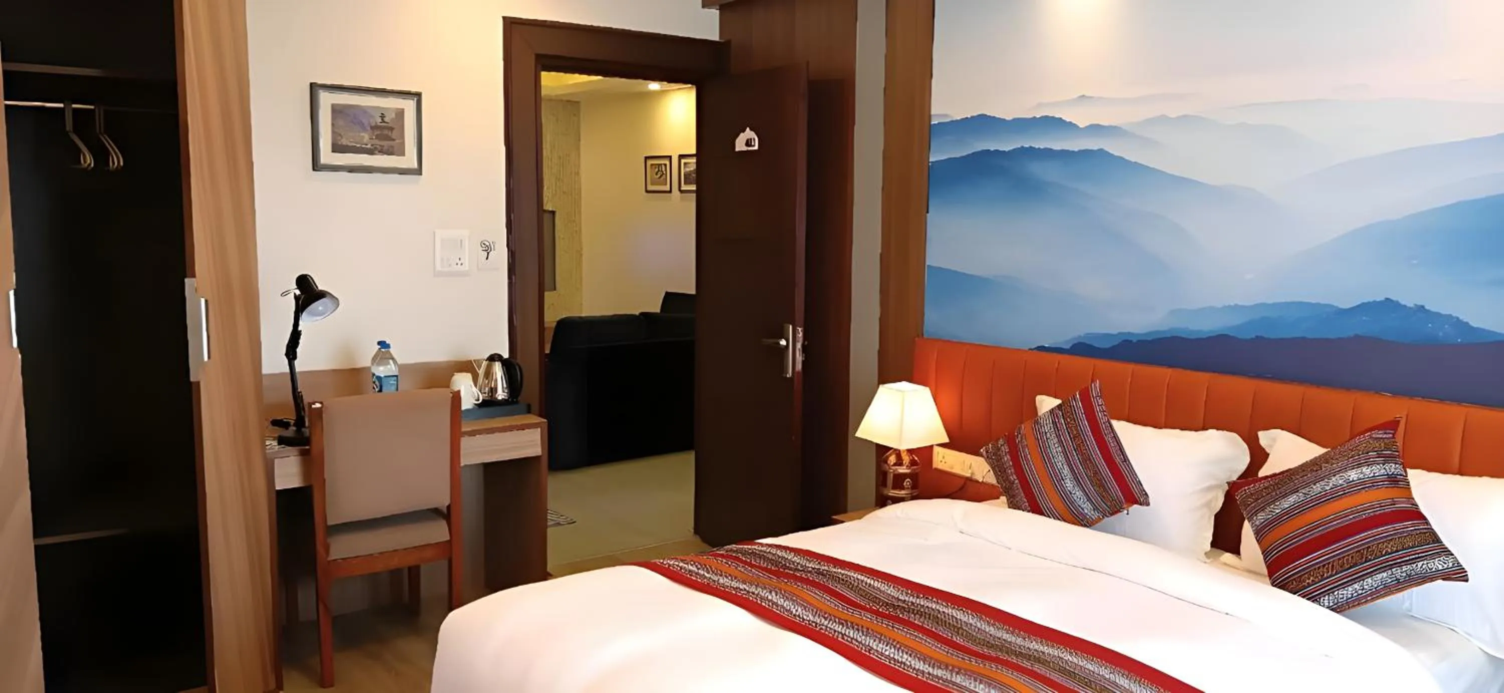 Bedroom, Bed in Hotel Sherpani