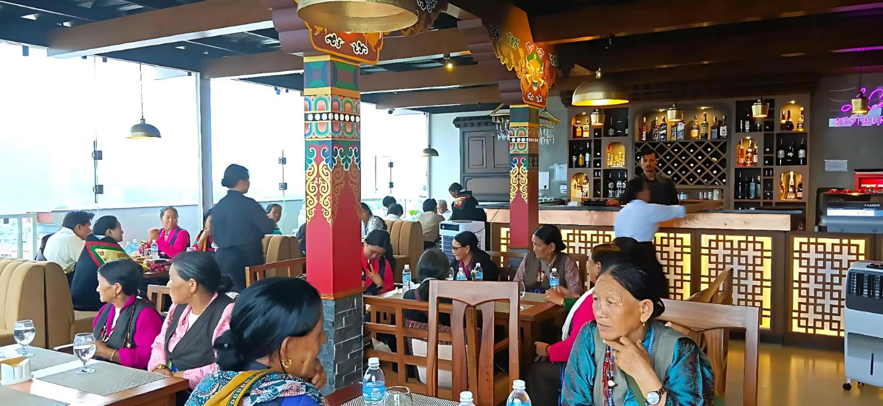 Restaurant/places to eat in Hotel Sherpani