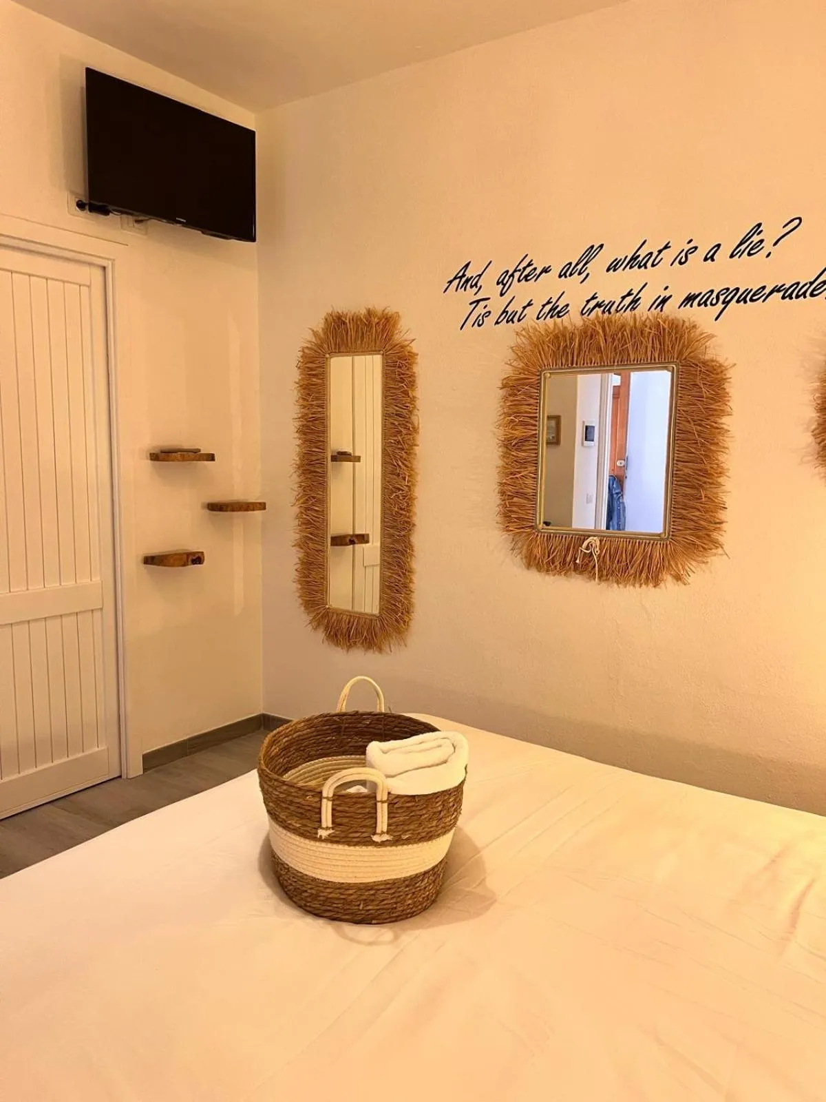 Bed in Le Maschere B&B