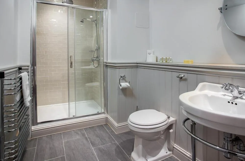 Bathroom in Cockhaven Arms