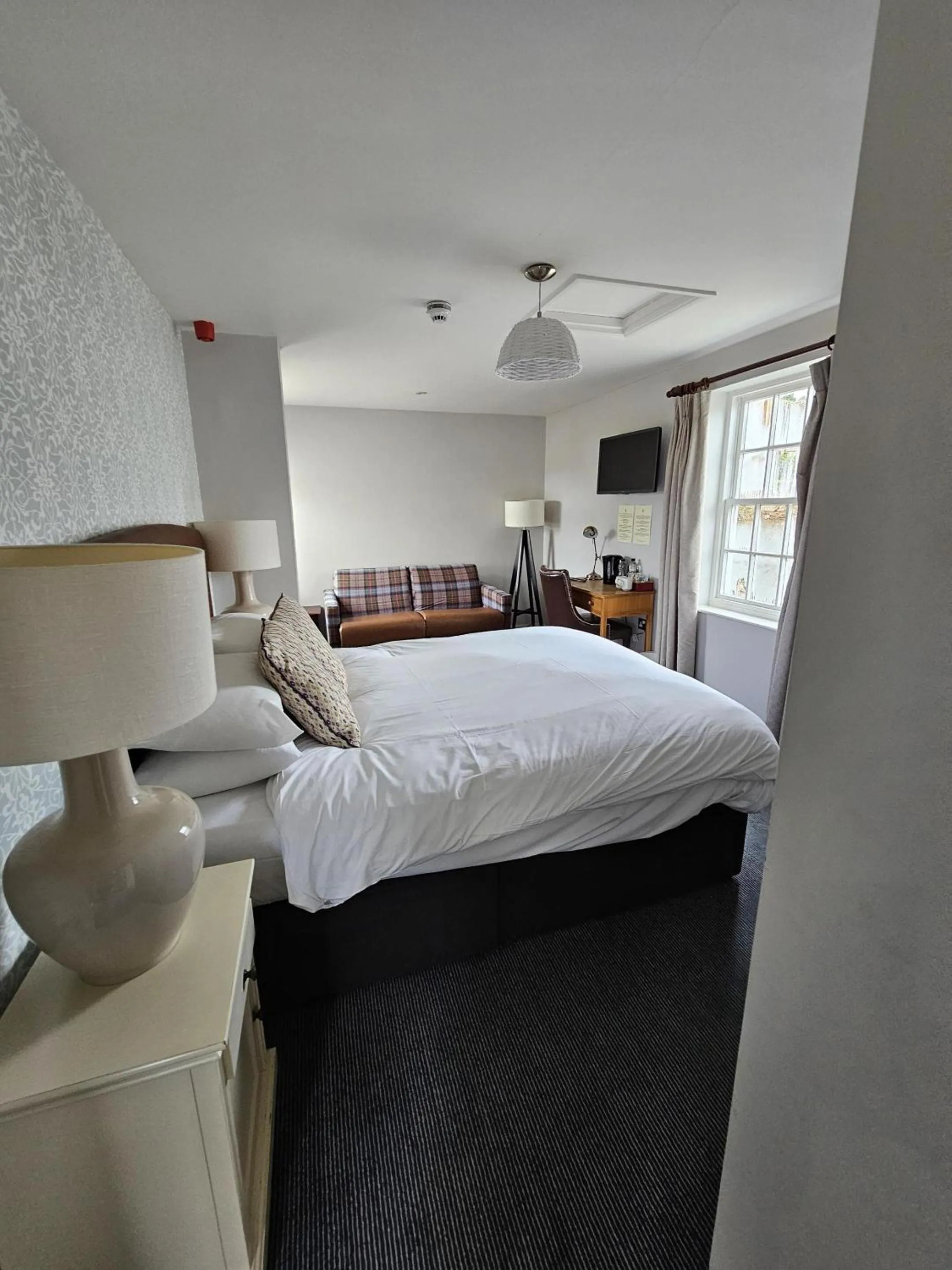 Bedroom, Bed in Cockhaven Arms