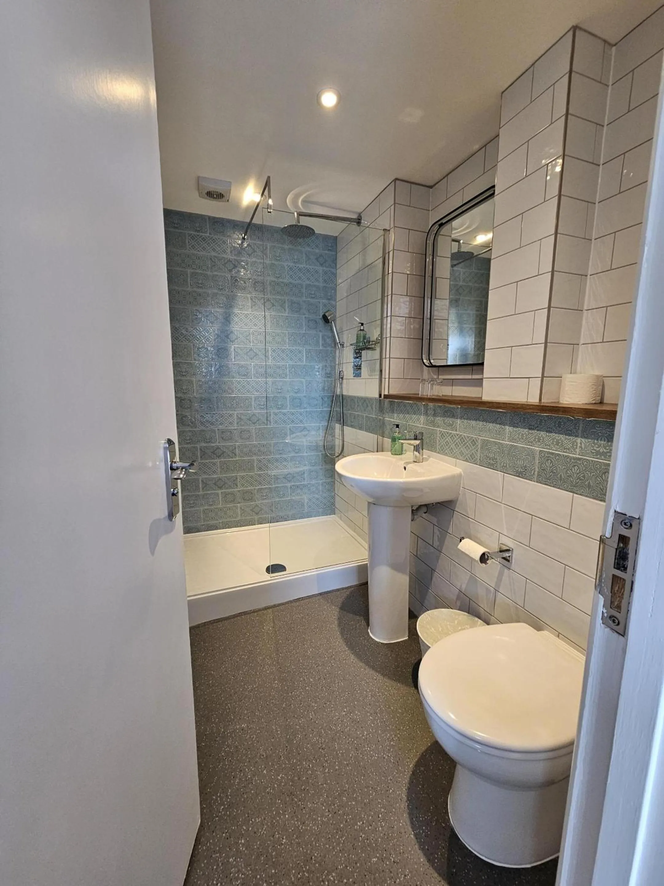 Bathroom in Cockhaven Arms