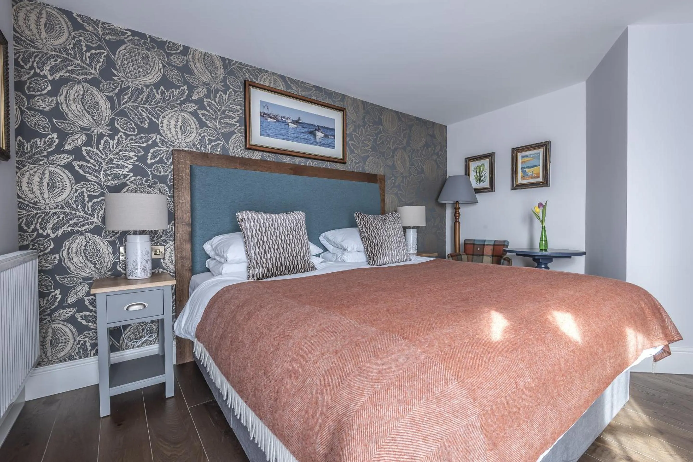 Bedroom, Bed in Cockhaven Arms