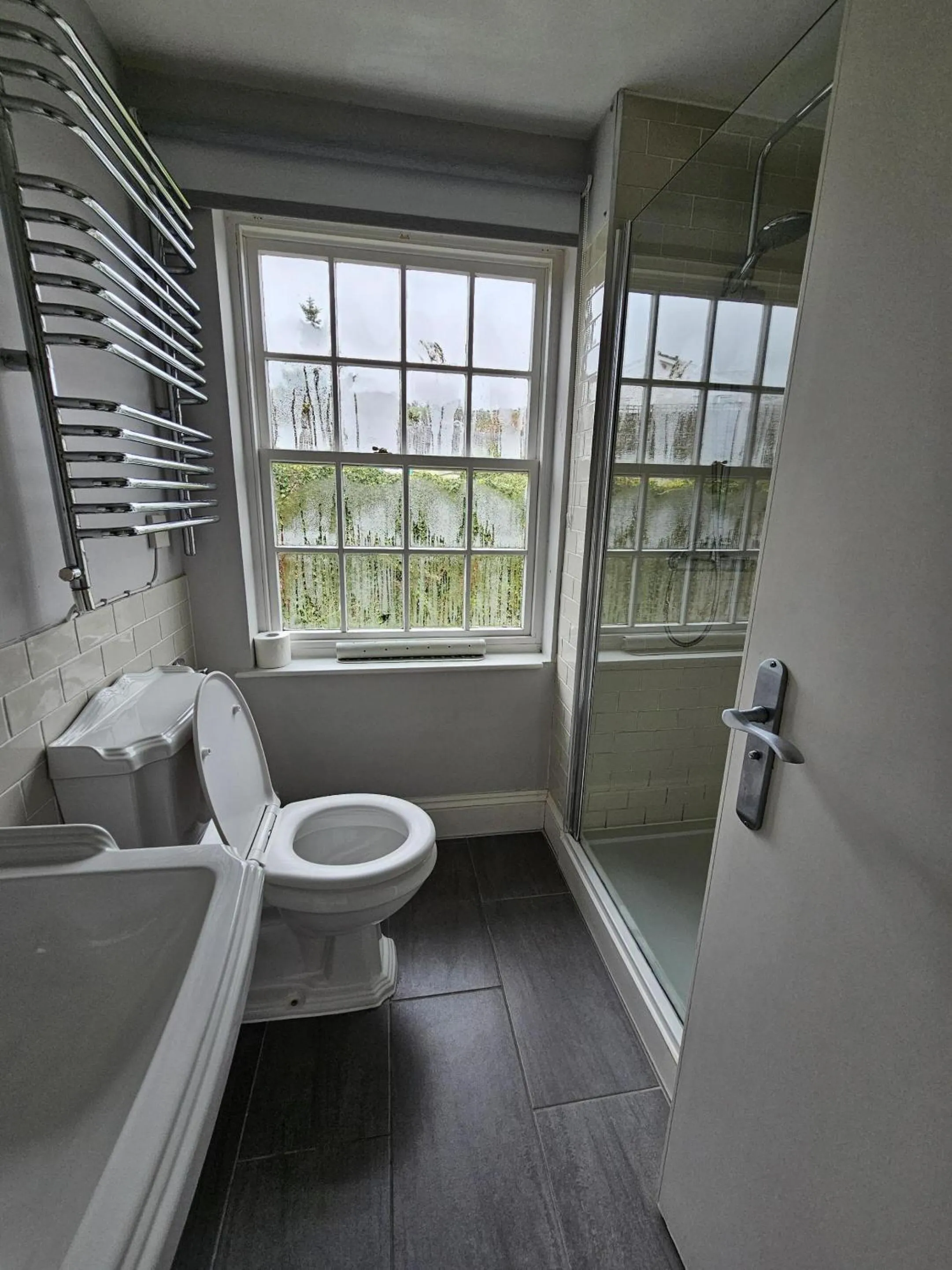 Bathroom in Cockhaven Arms