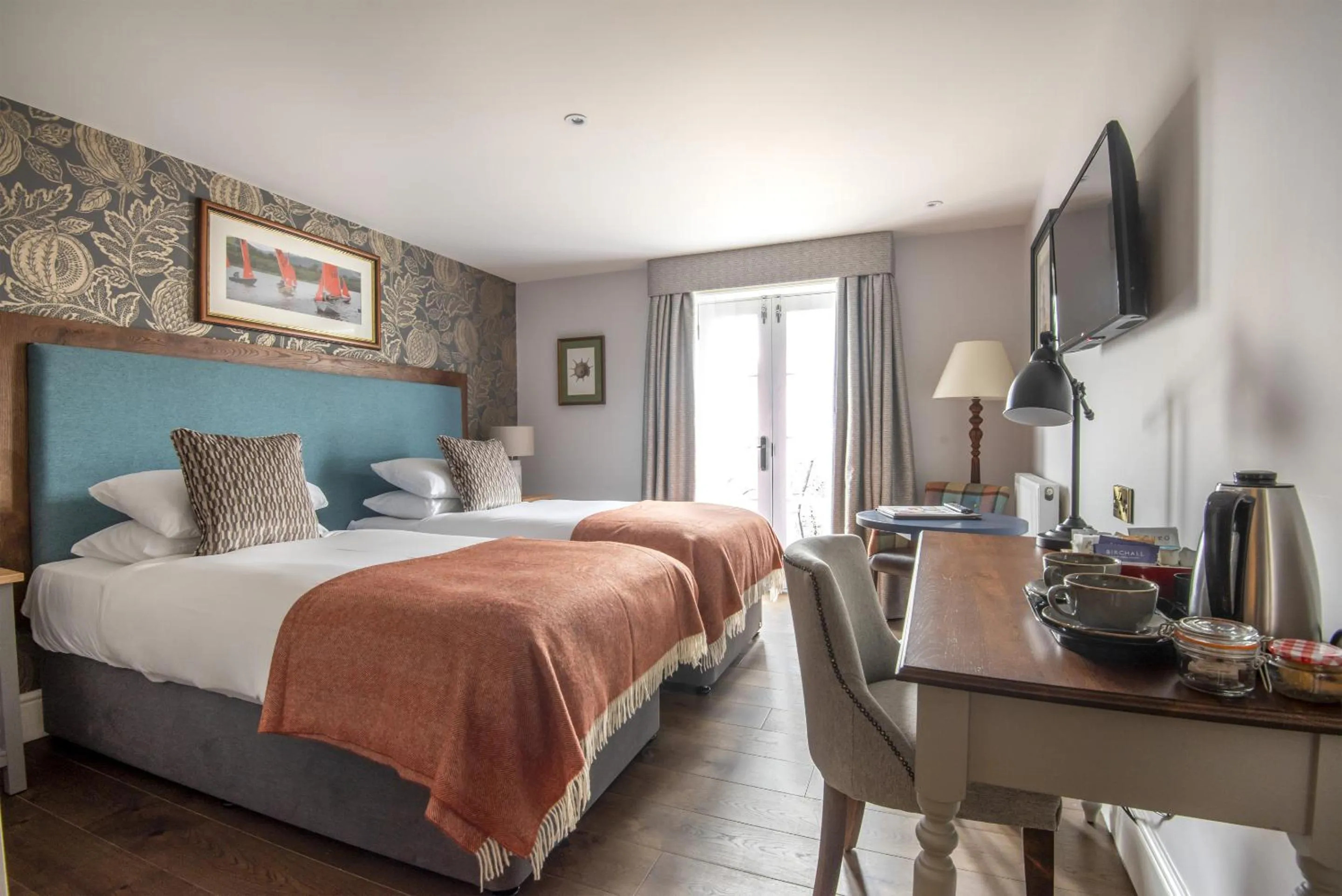 Bedroom, Bed in Cockhaven Arms