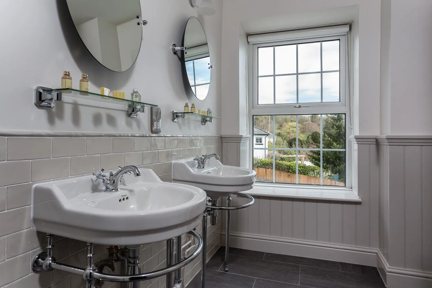 Bathroom in Cockhaven Arms