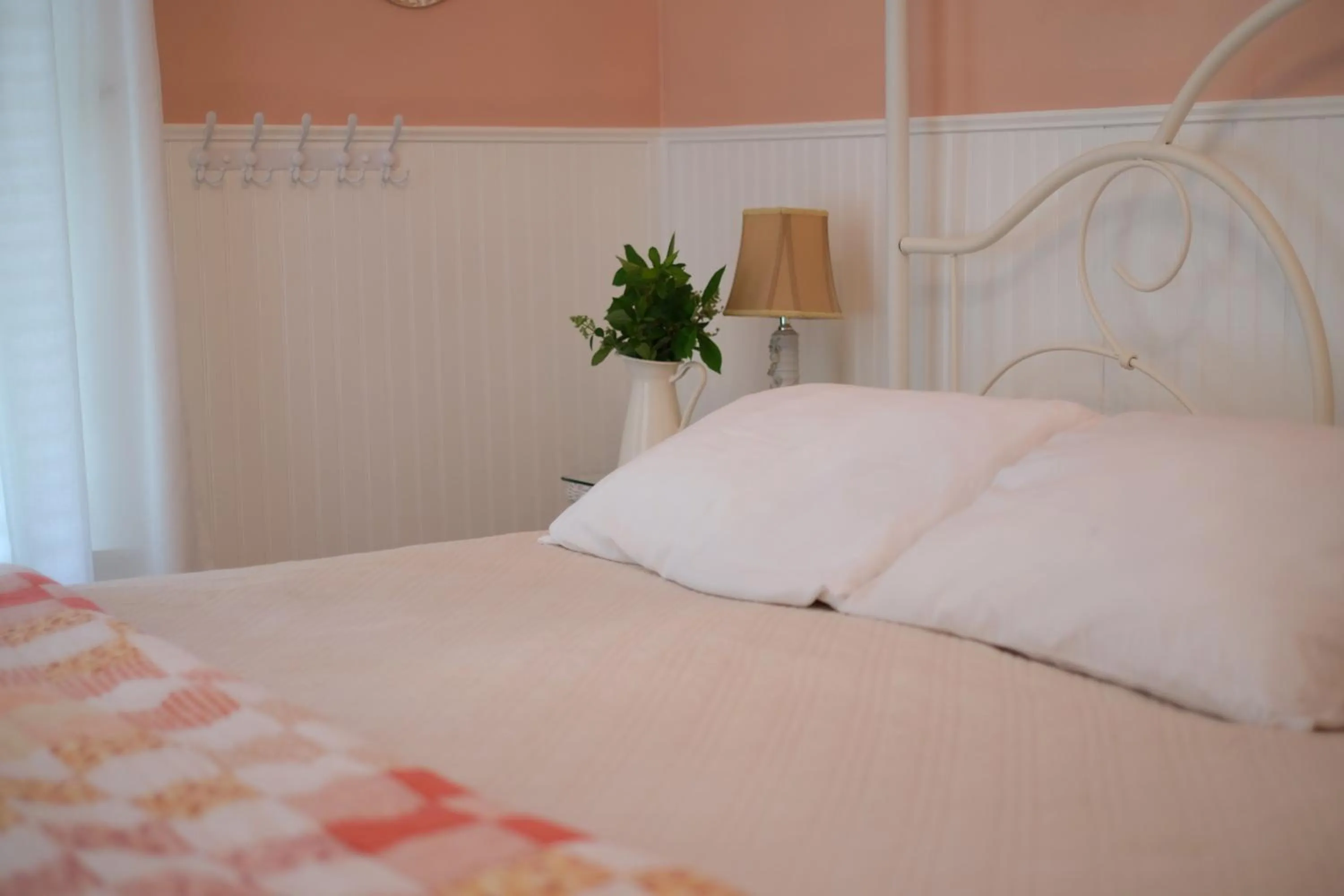 Bed in Terrace Inn and 1911 Restaurant