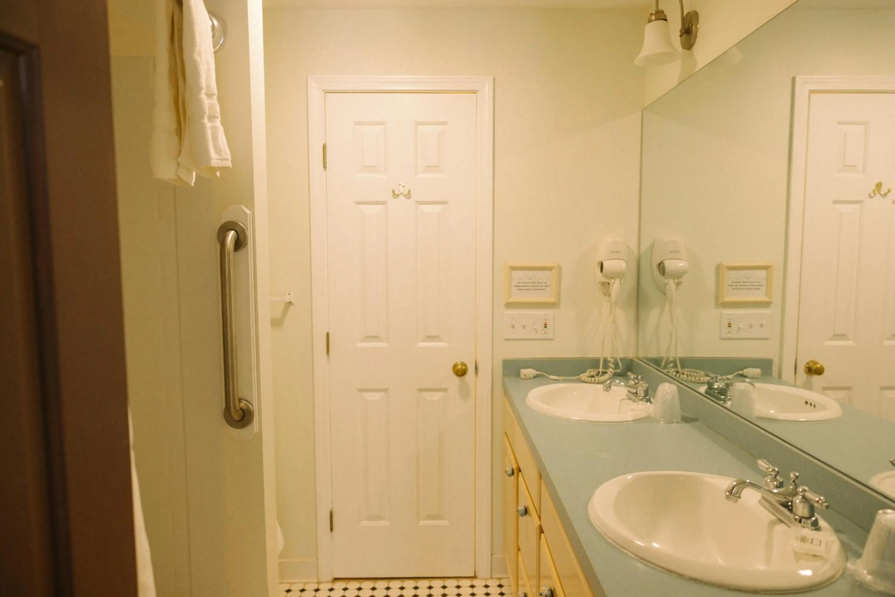 Terrace Inn and 1911 Restaurant