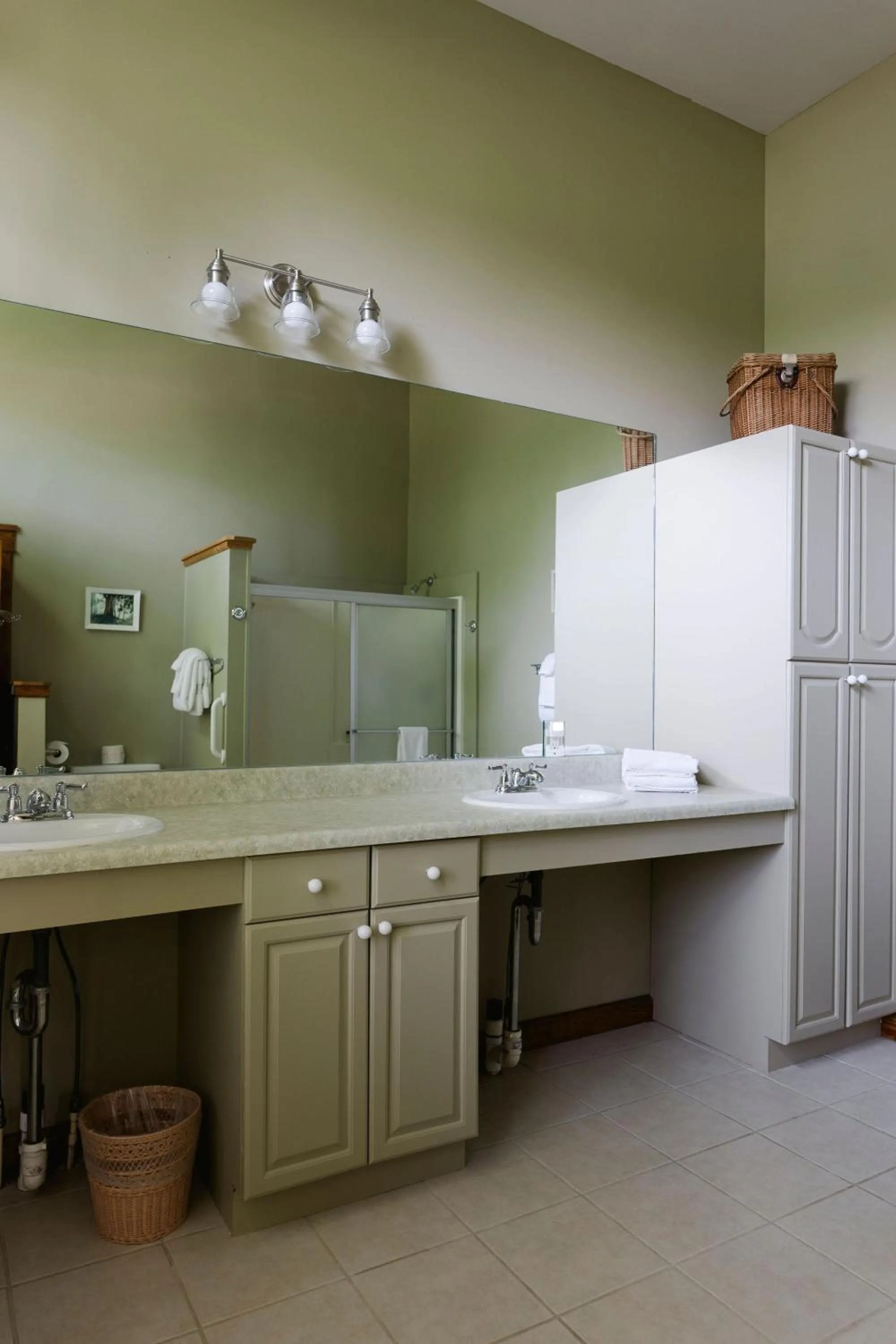 Terrace Inn and 1911 Restaurant