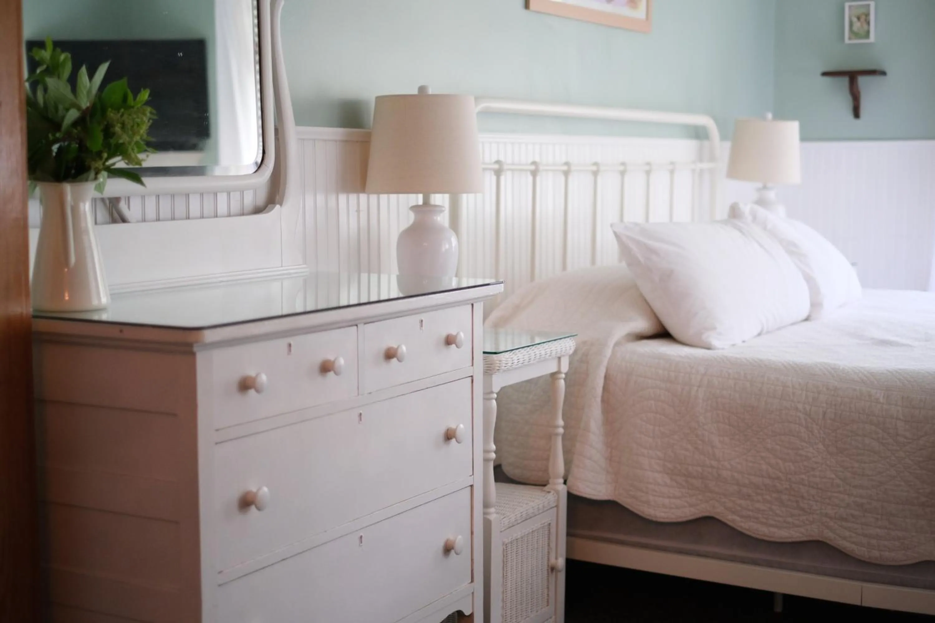 Bedroom, Bed in Terrace Inn and 1911 Restaurant