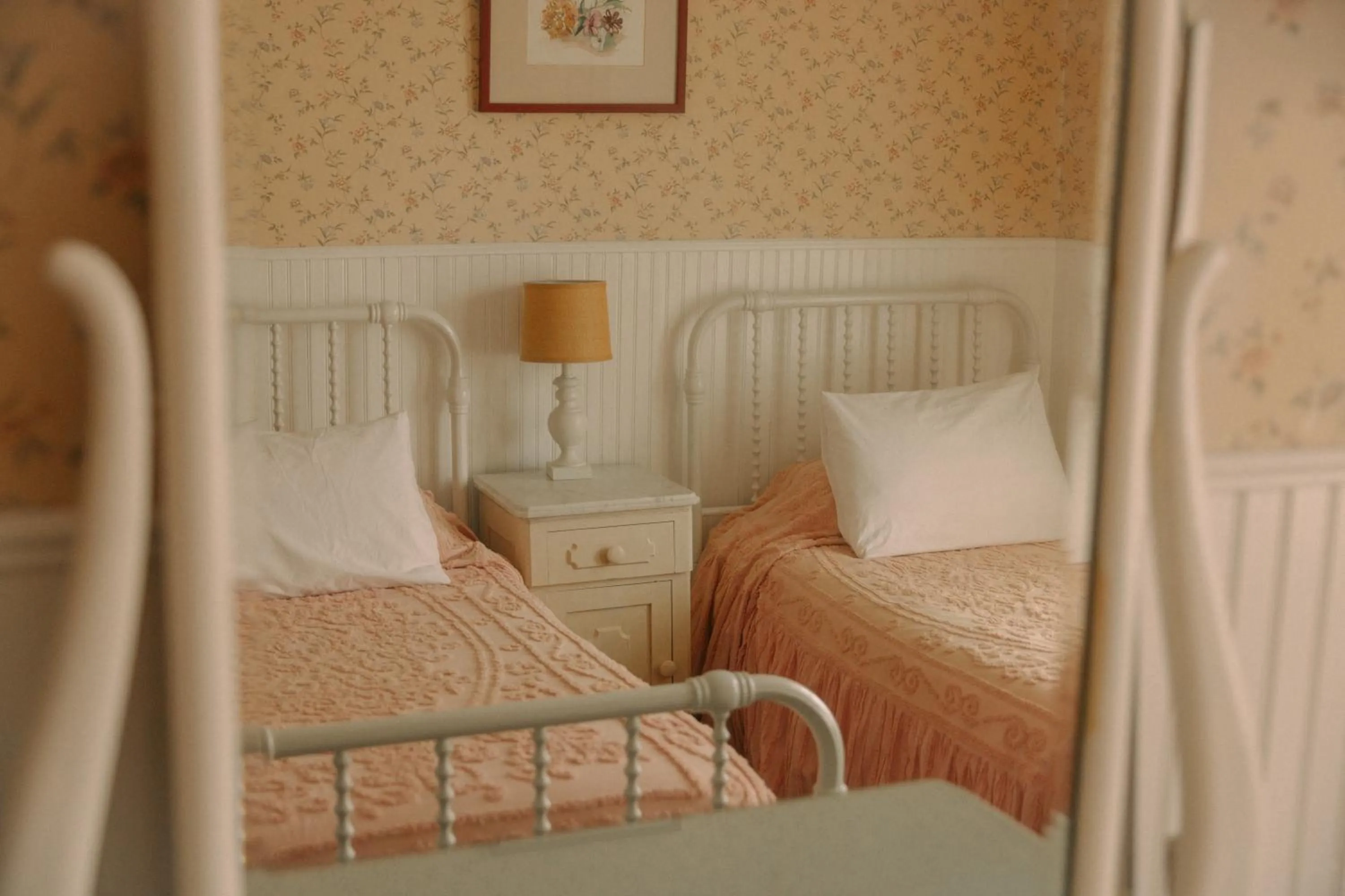 Bed in Terrace Inn and 1911 Restaurant