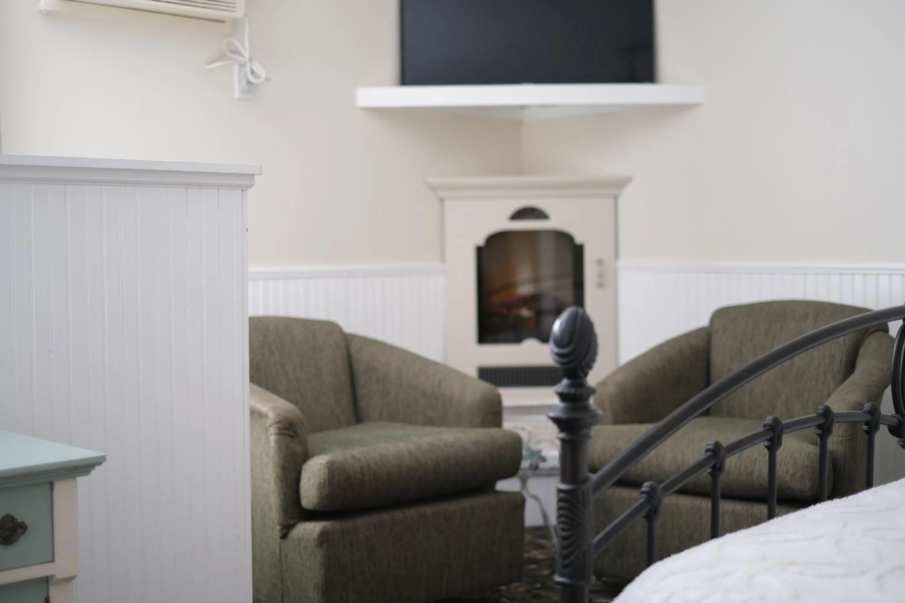 Seating area in Terrace Inn and 1911 Restaurant