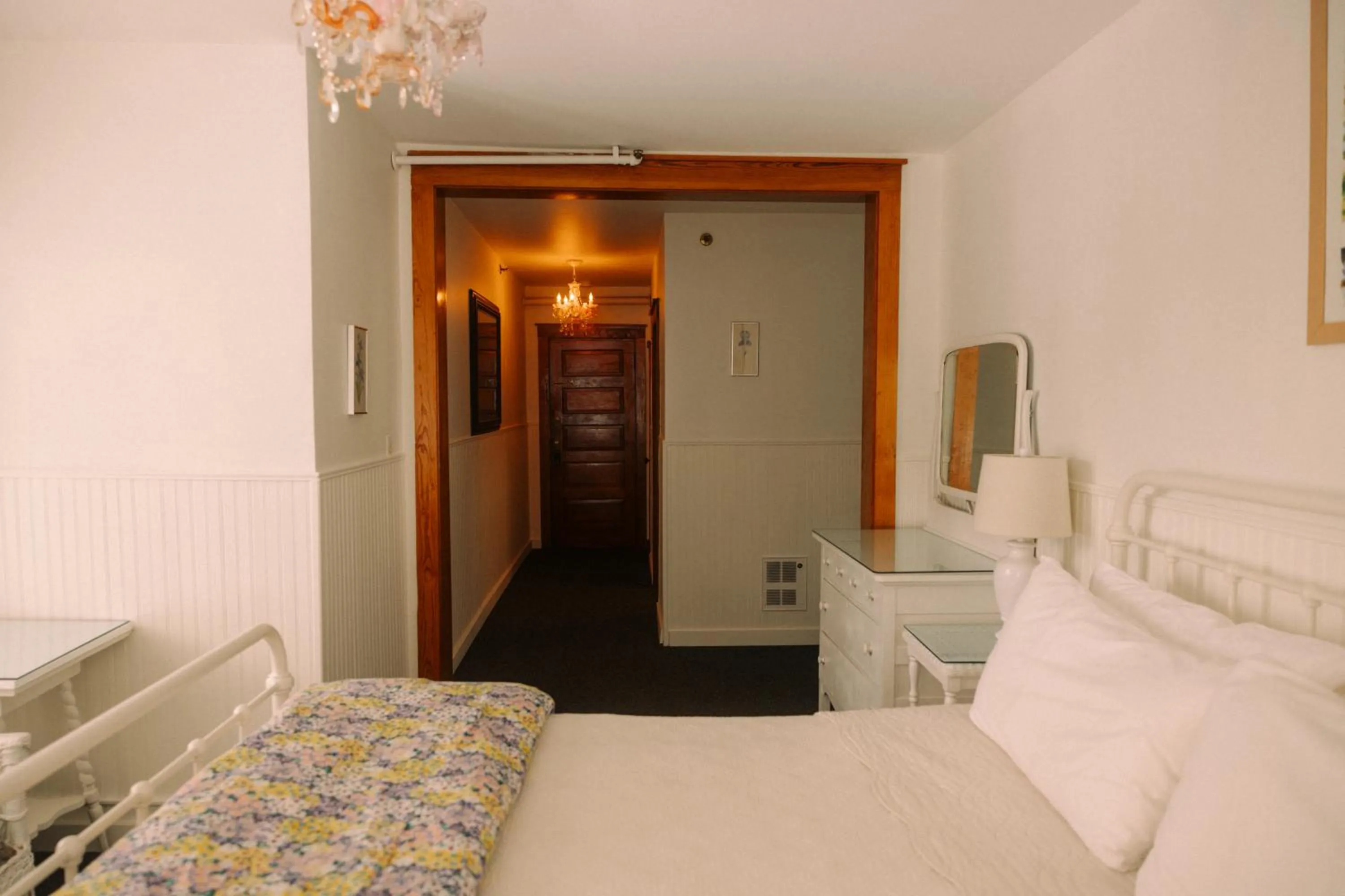 Bed in Terrace Inn and 1911 Restaurant