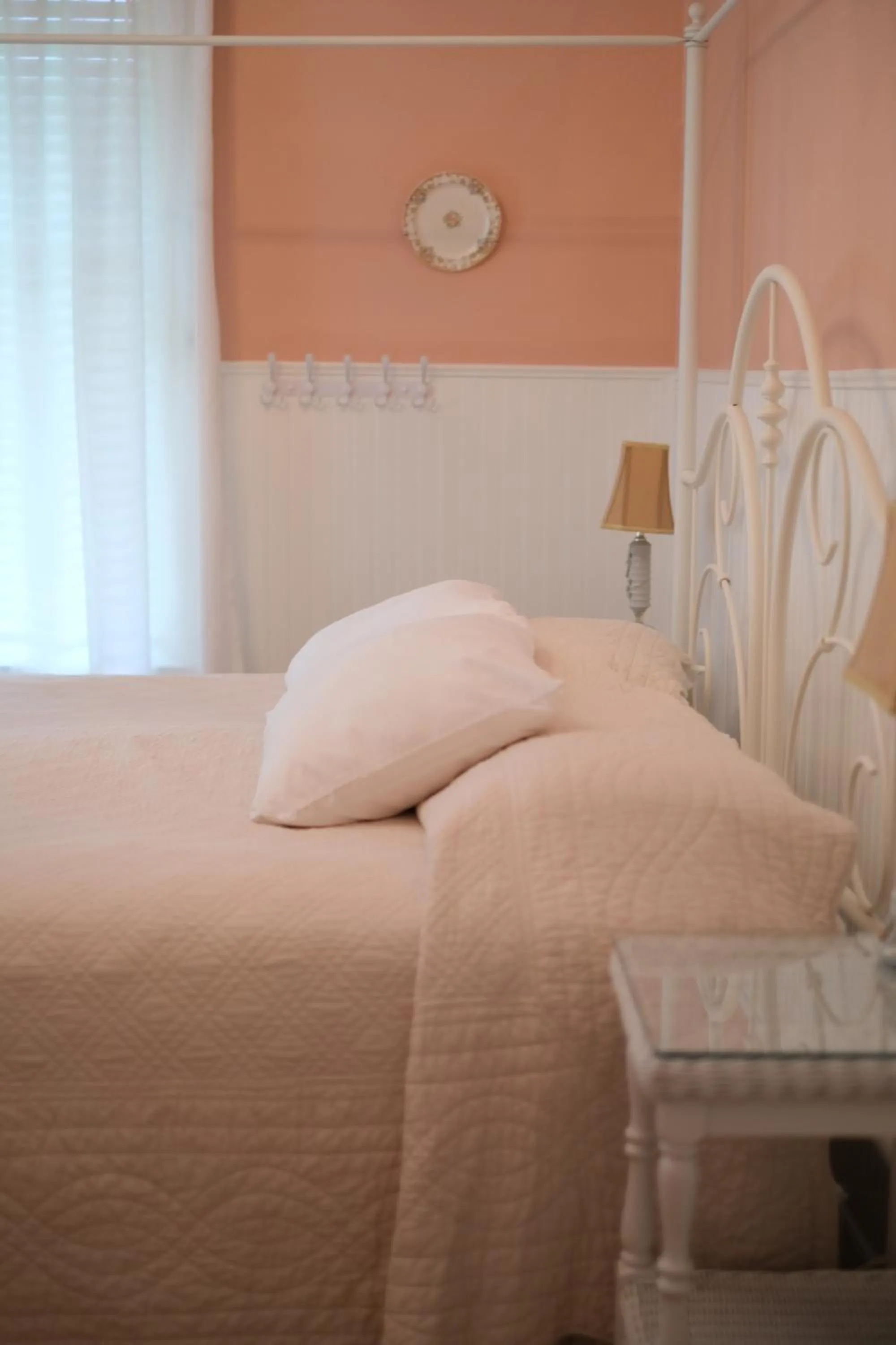 Bed in Terrace Inn and 1911 Restaurant