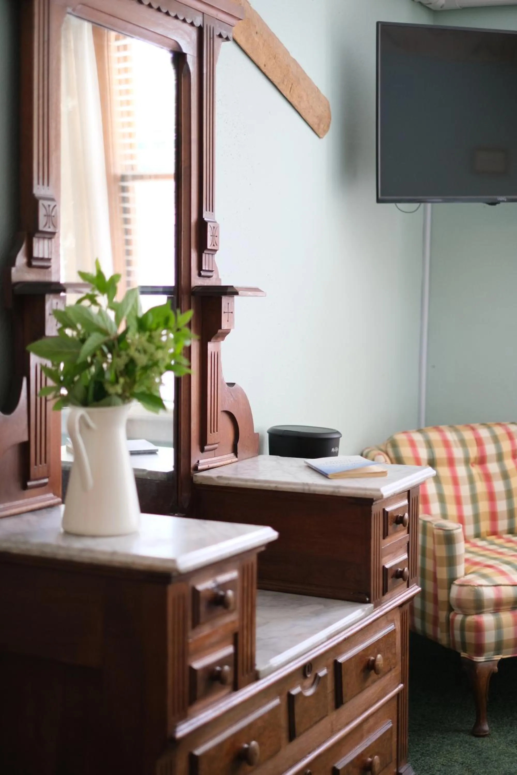 Bedroom in Terrace Inn and 1911 Restaurant