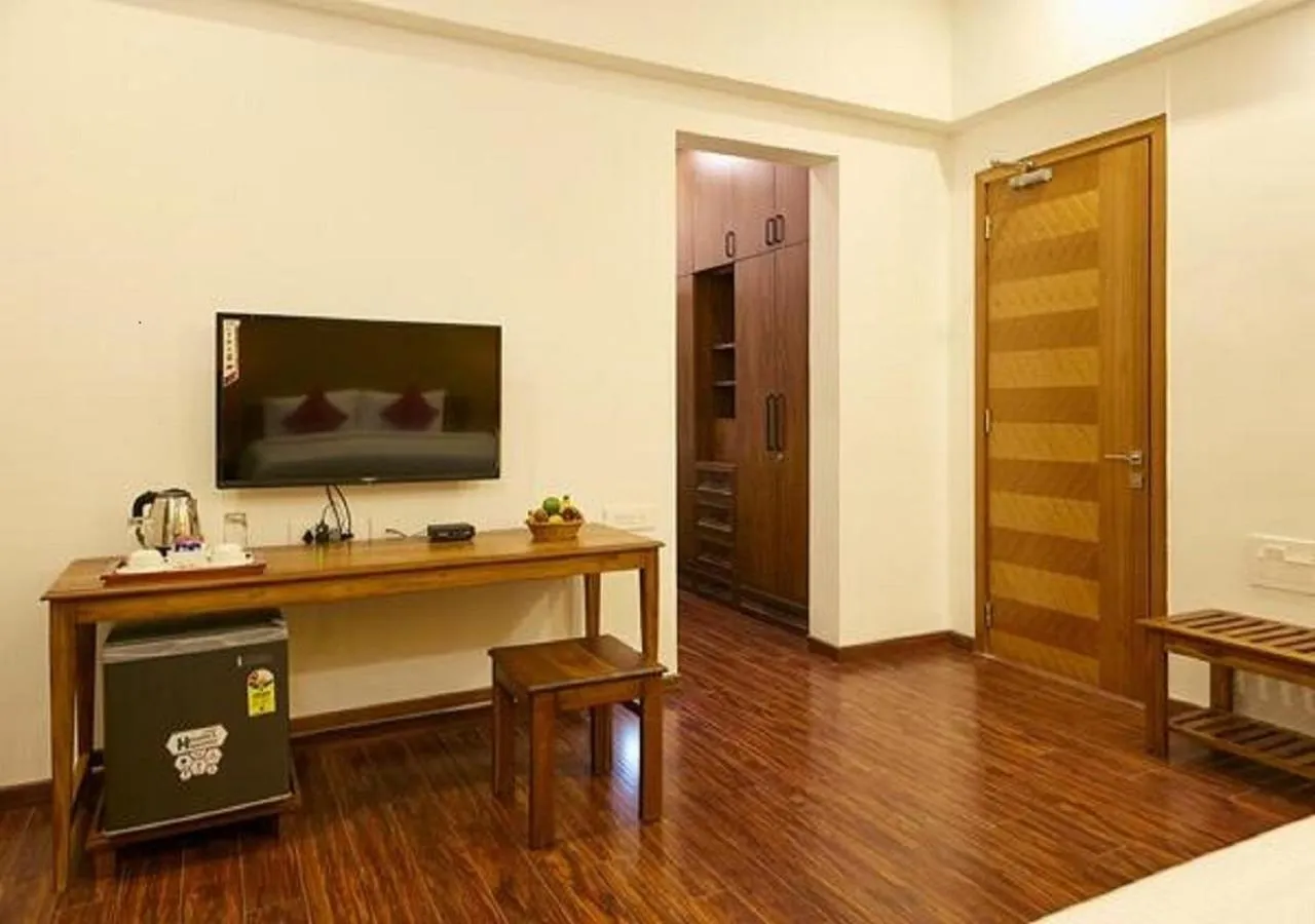 TV and multimedia in Maroma Suites ECR
