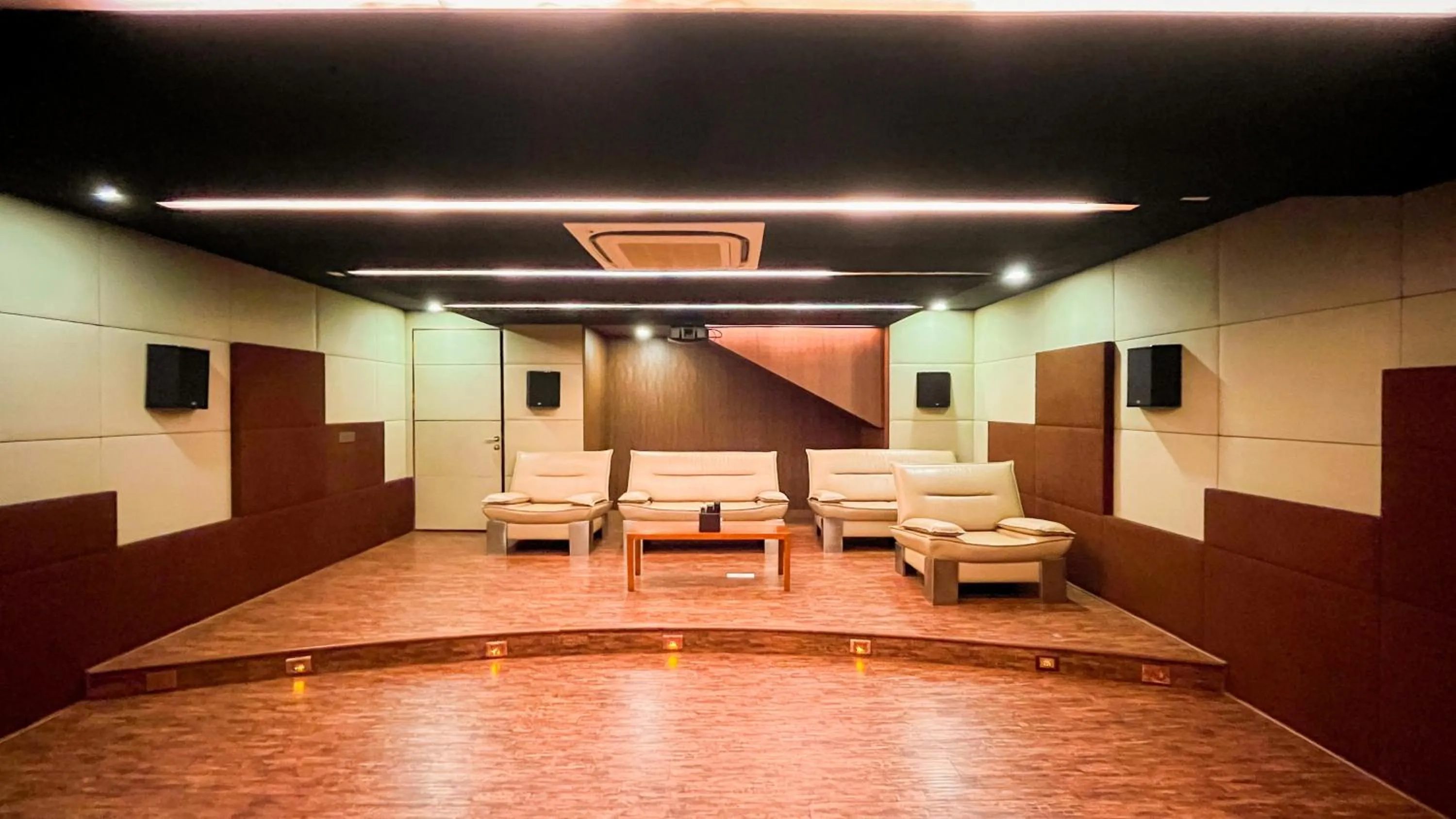 TV and multimedia in Maroma Suites ECR