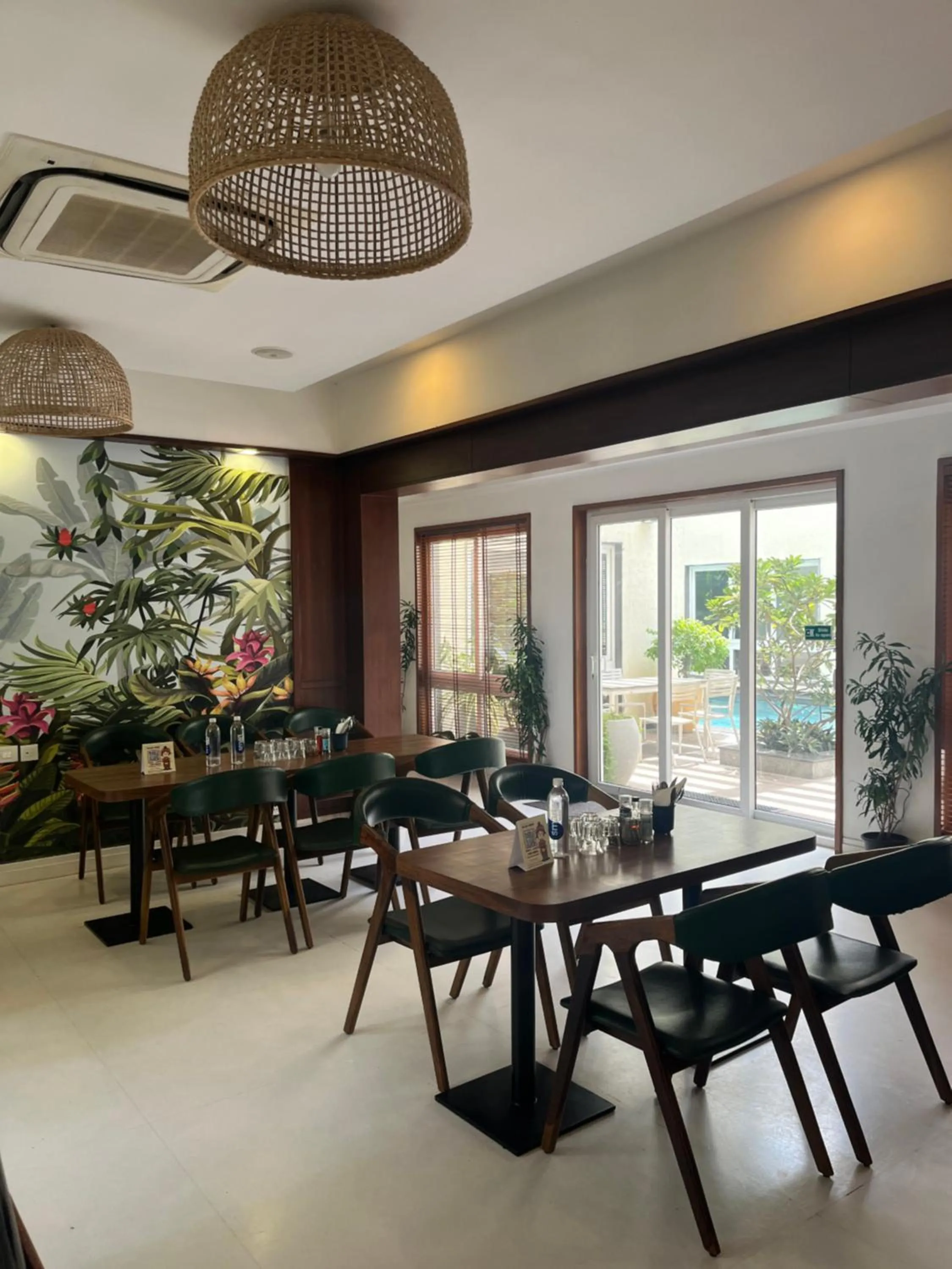 Restaurant/places to eat in Maroma Suites ECR