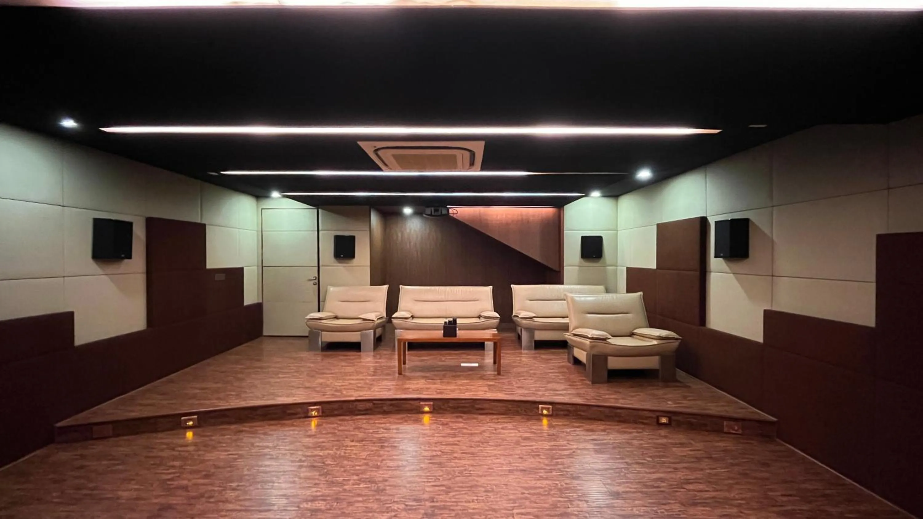 TV and multimedia in Maroma Suites ECR