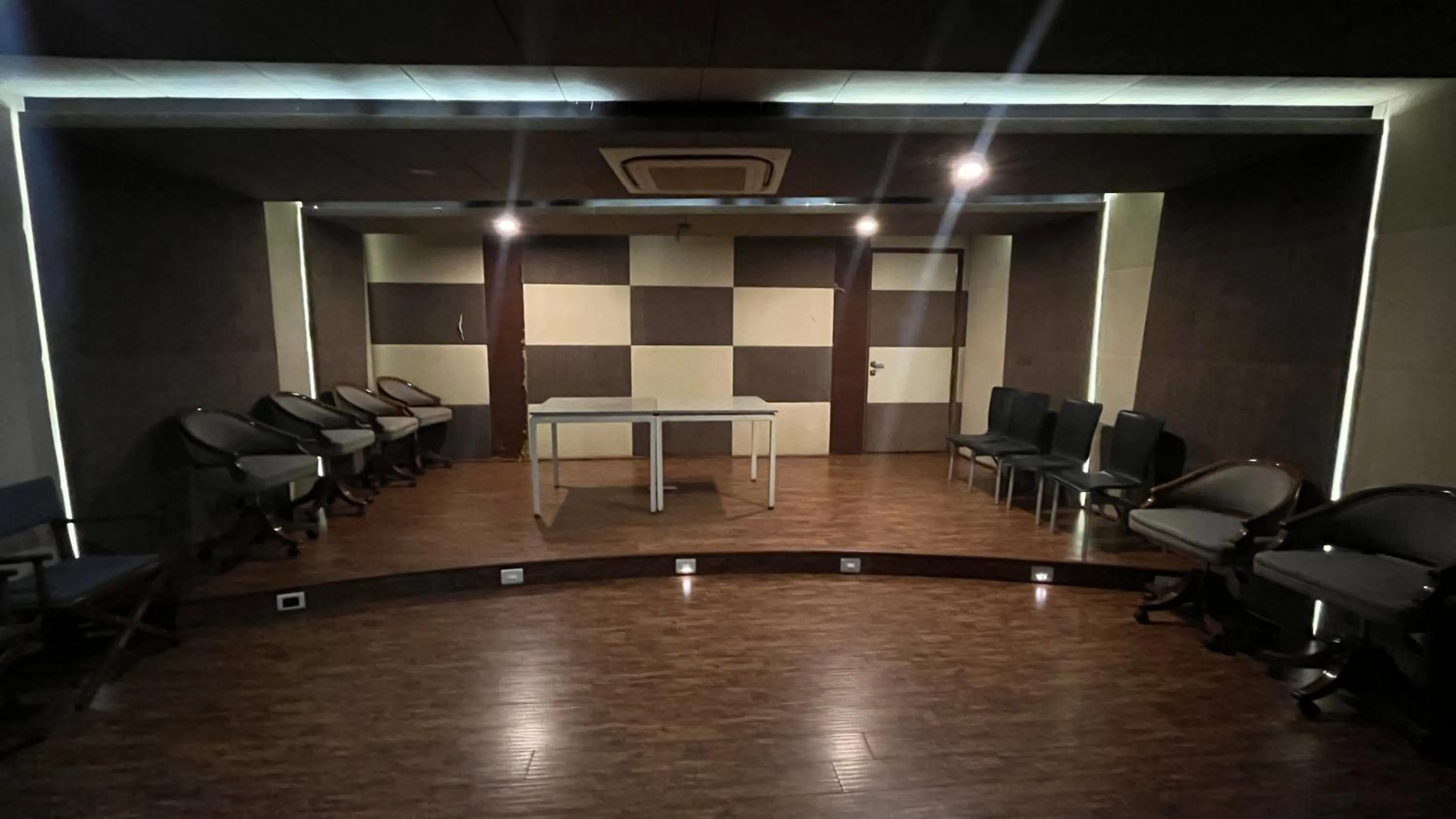 Meeting/conference room in Maroma Suites ECR