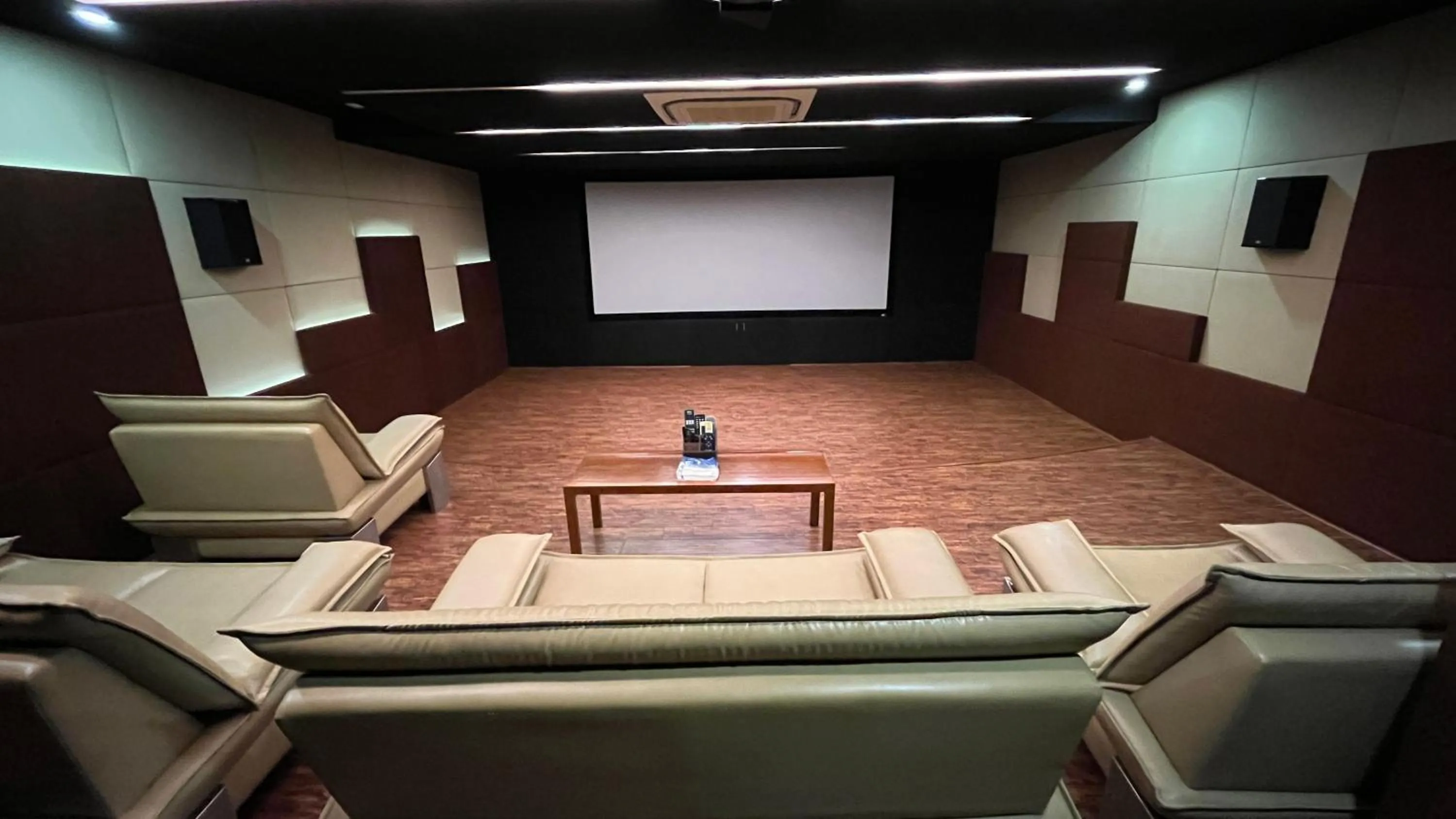 Meeting/conference room in Maroma Suites ECR