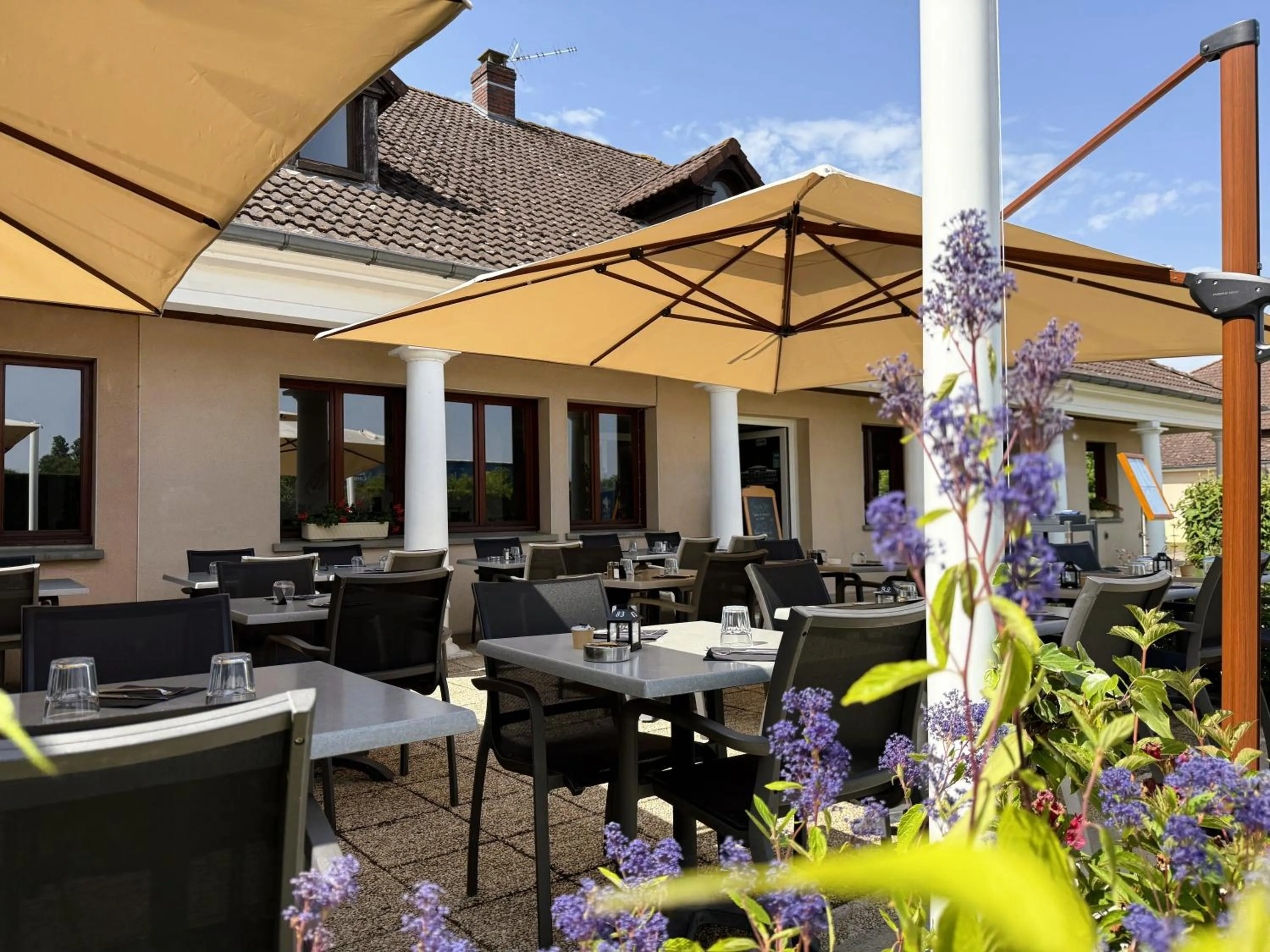 Patio in Kyriad Sens