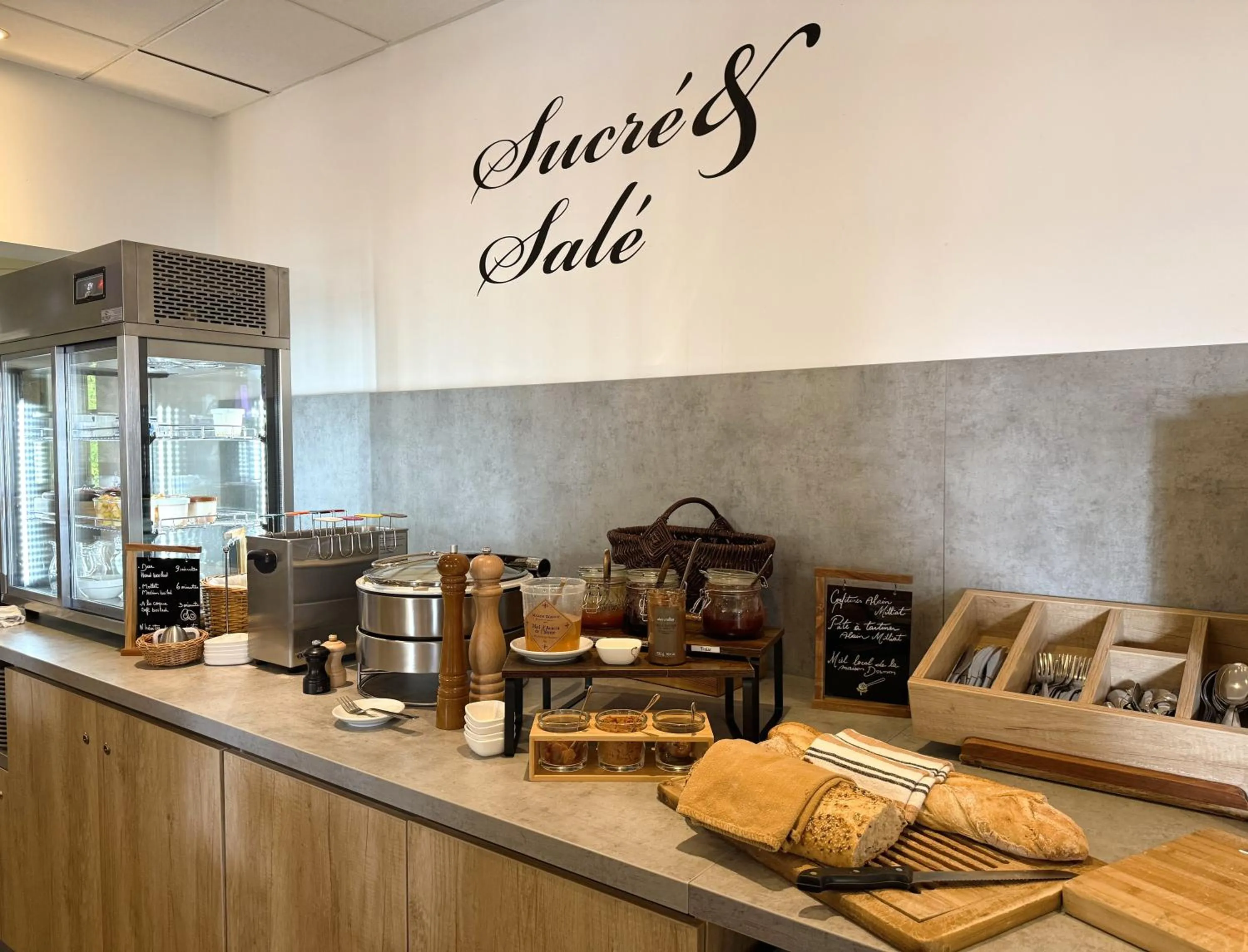 Buffet breakfast in Kyriad Sens