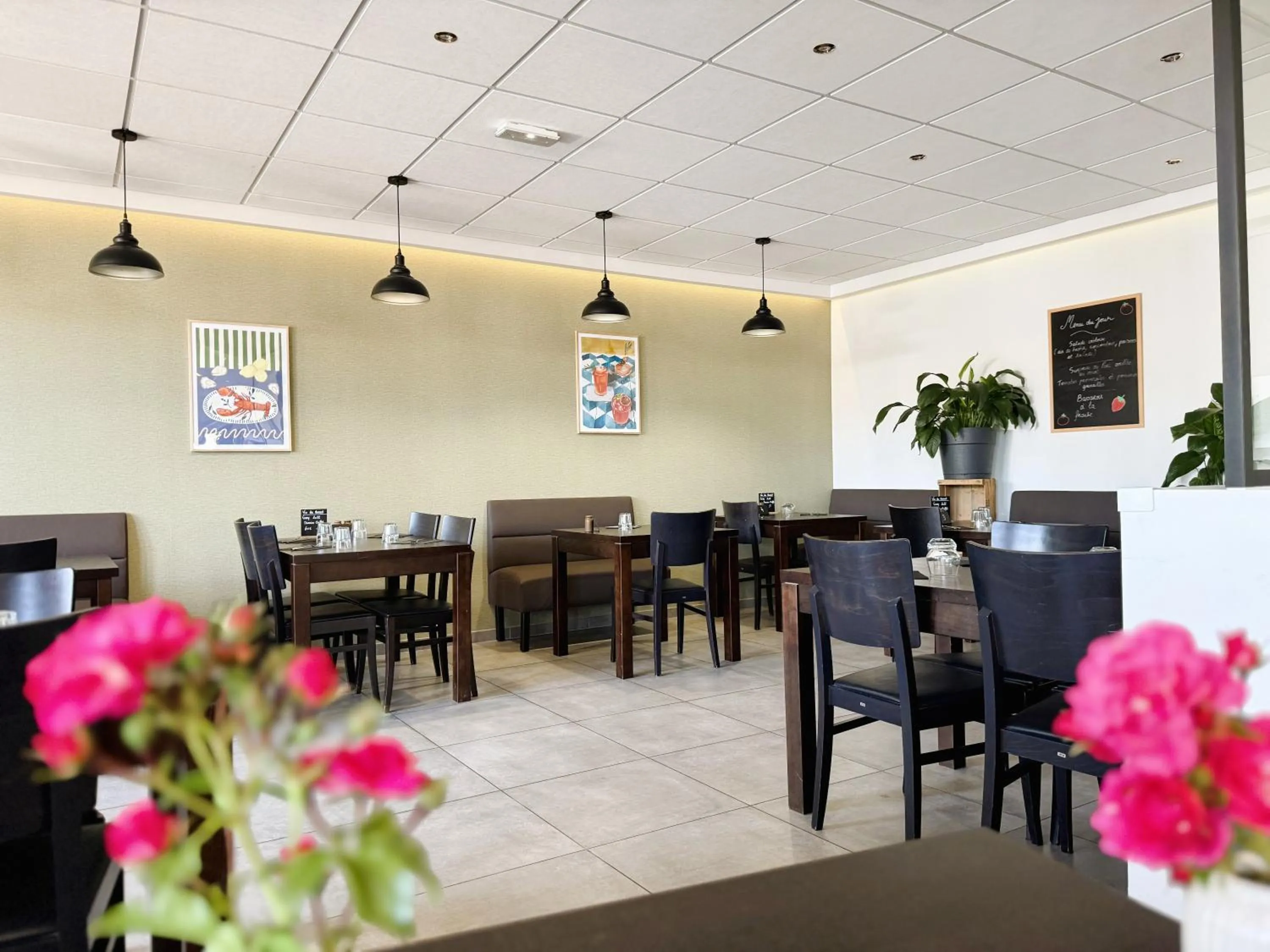 Restaurant/places to eat in Kyriad Sens