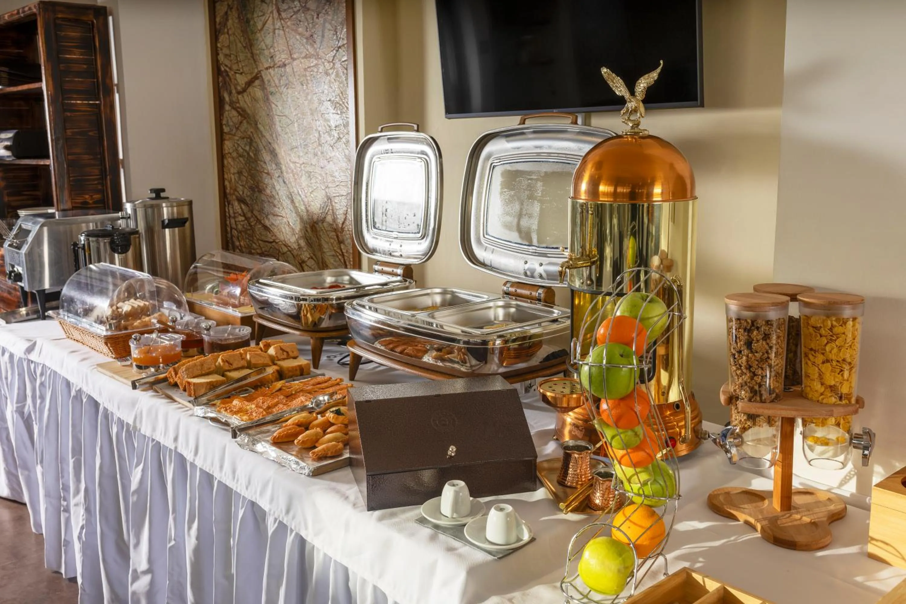 Buffet breakfast in Ktima Alonaki