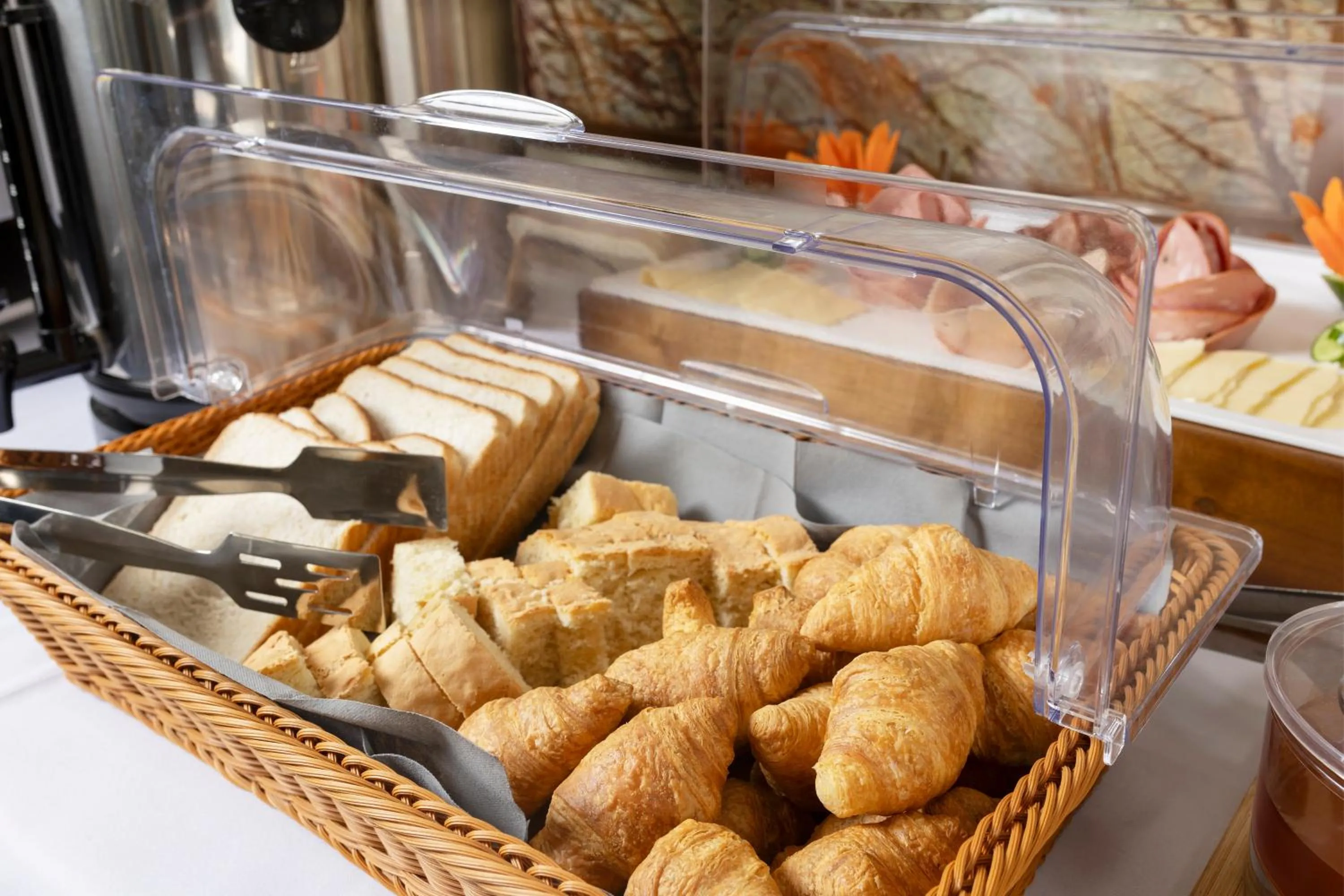 Buffet breakfast in Ktima Alonaki