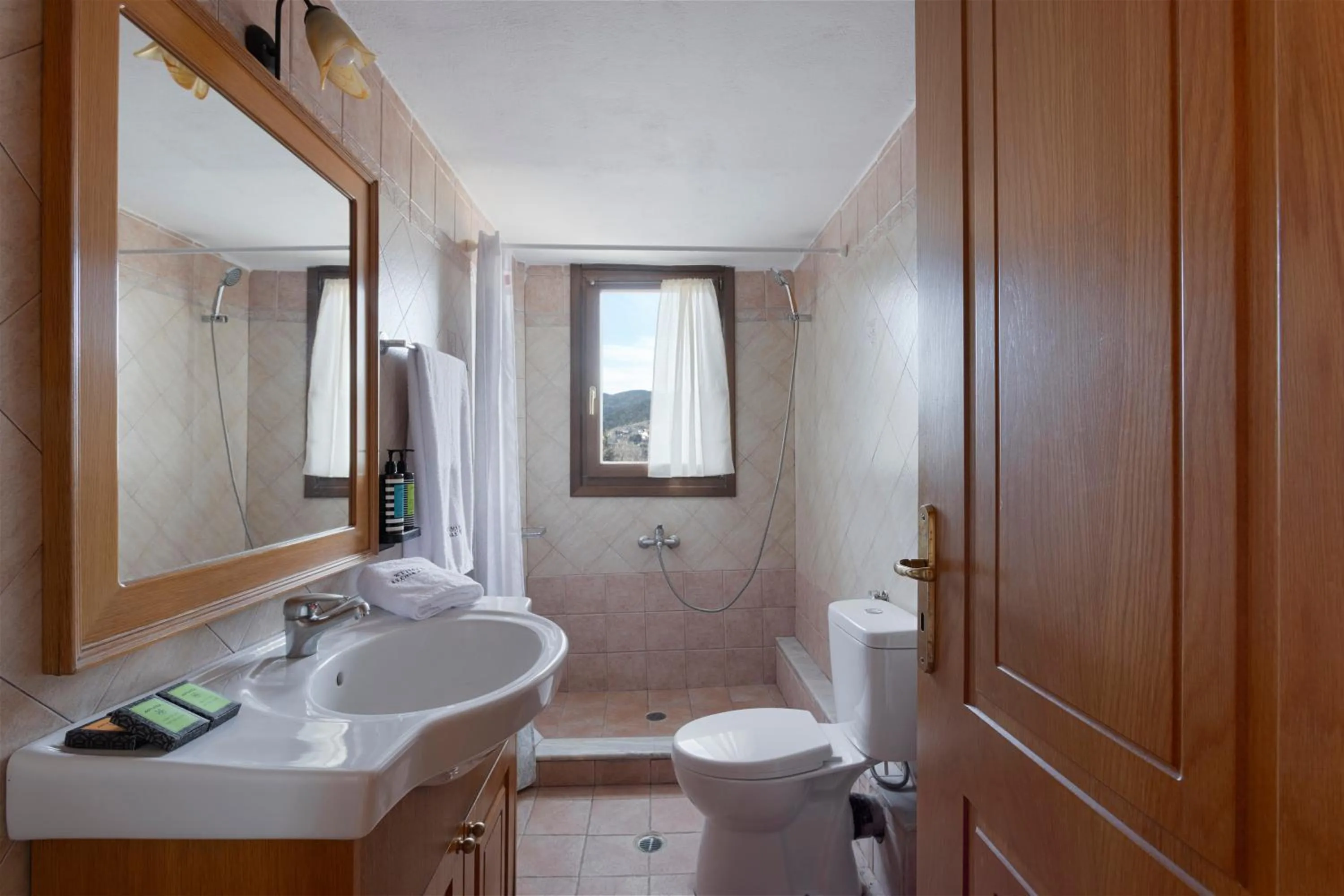 Toilet in Ktima Alonaki