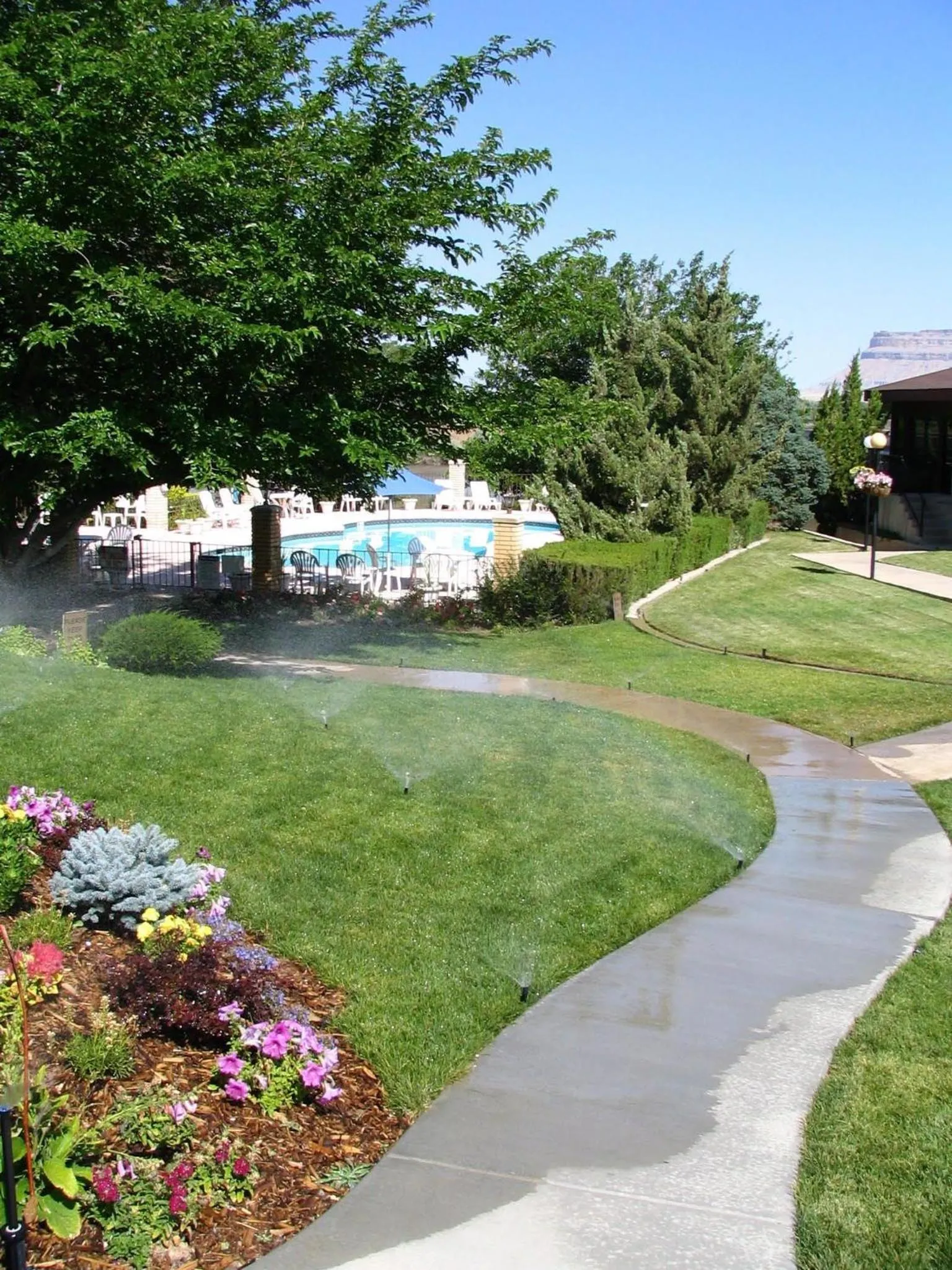 Patio in River Terrace Inn