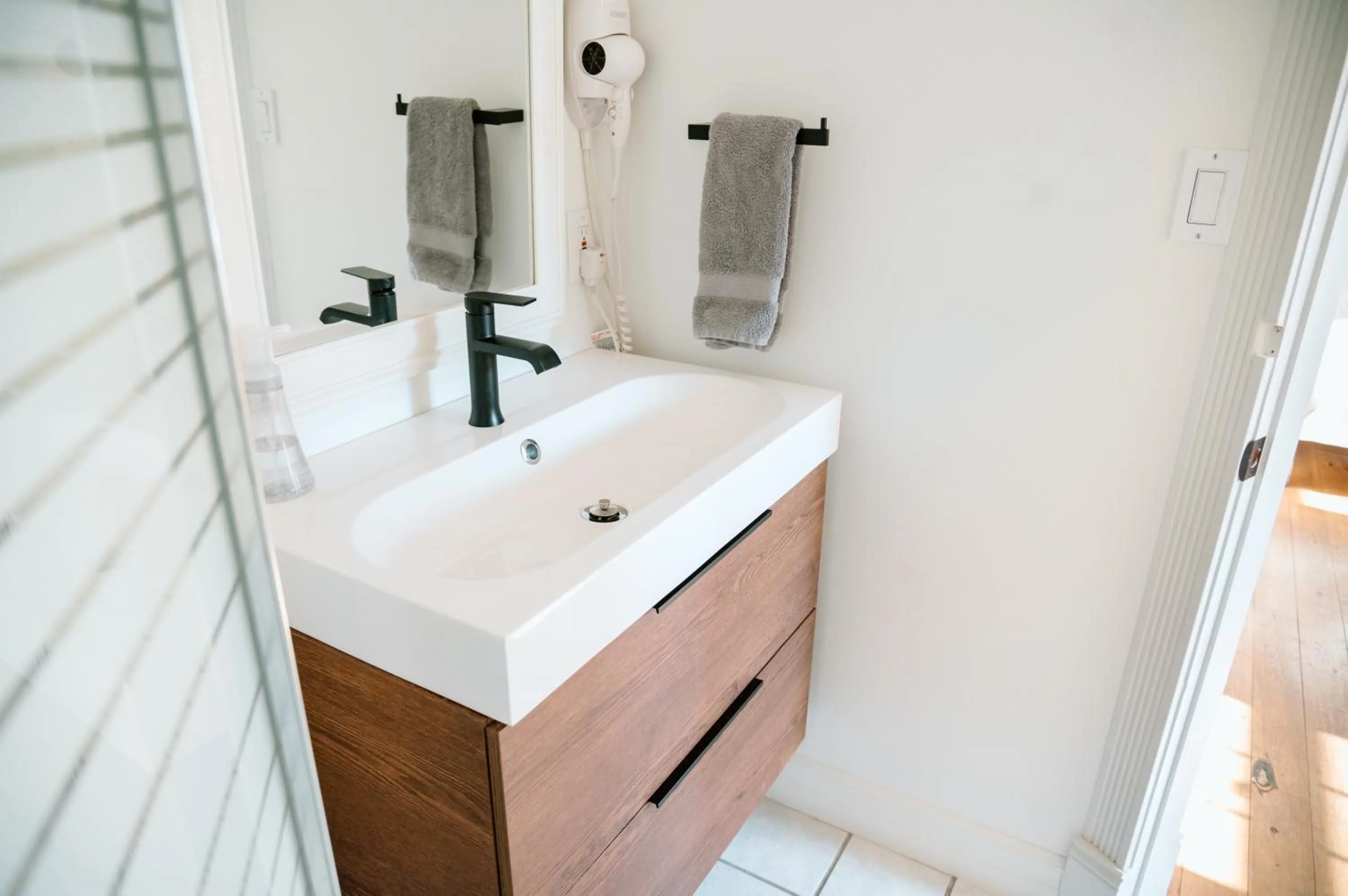 Groundswell Pub & Inn