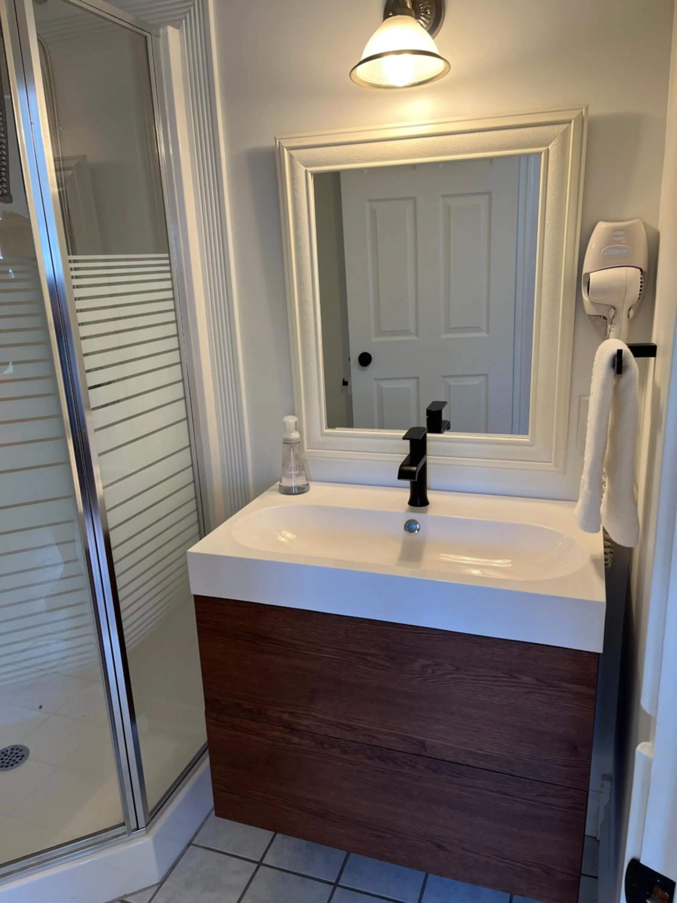 Groundswell Pub & Inn