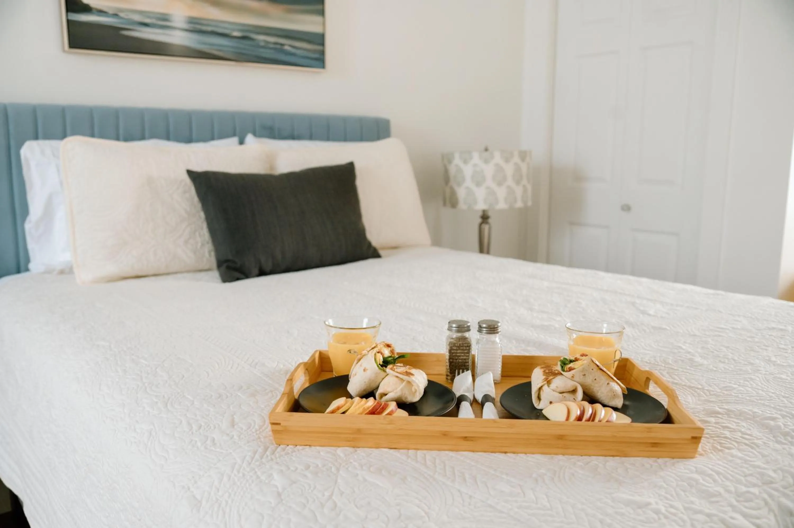 Bed in Groundswell Pub & Inn