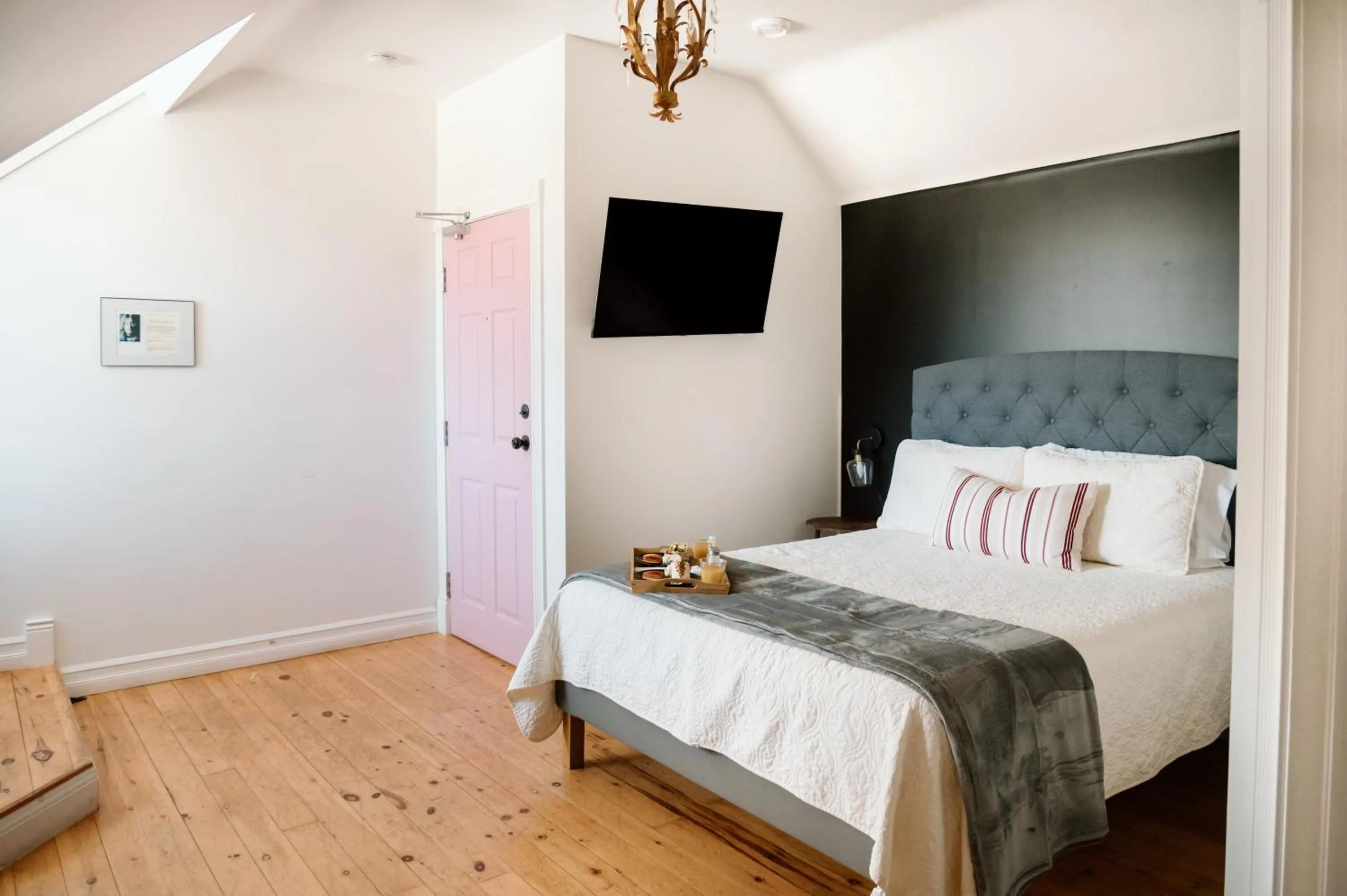 Bed in Groundswell Pub & Inn