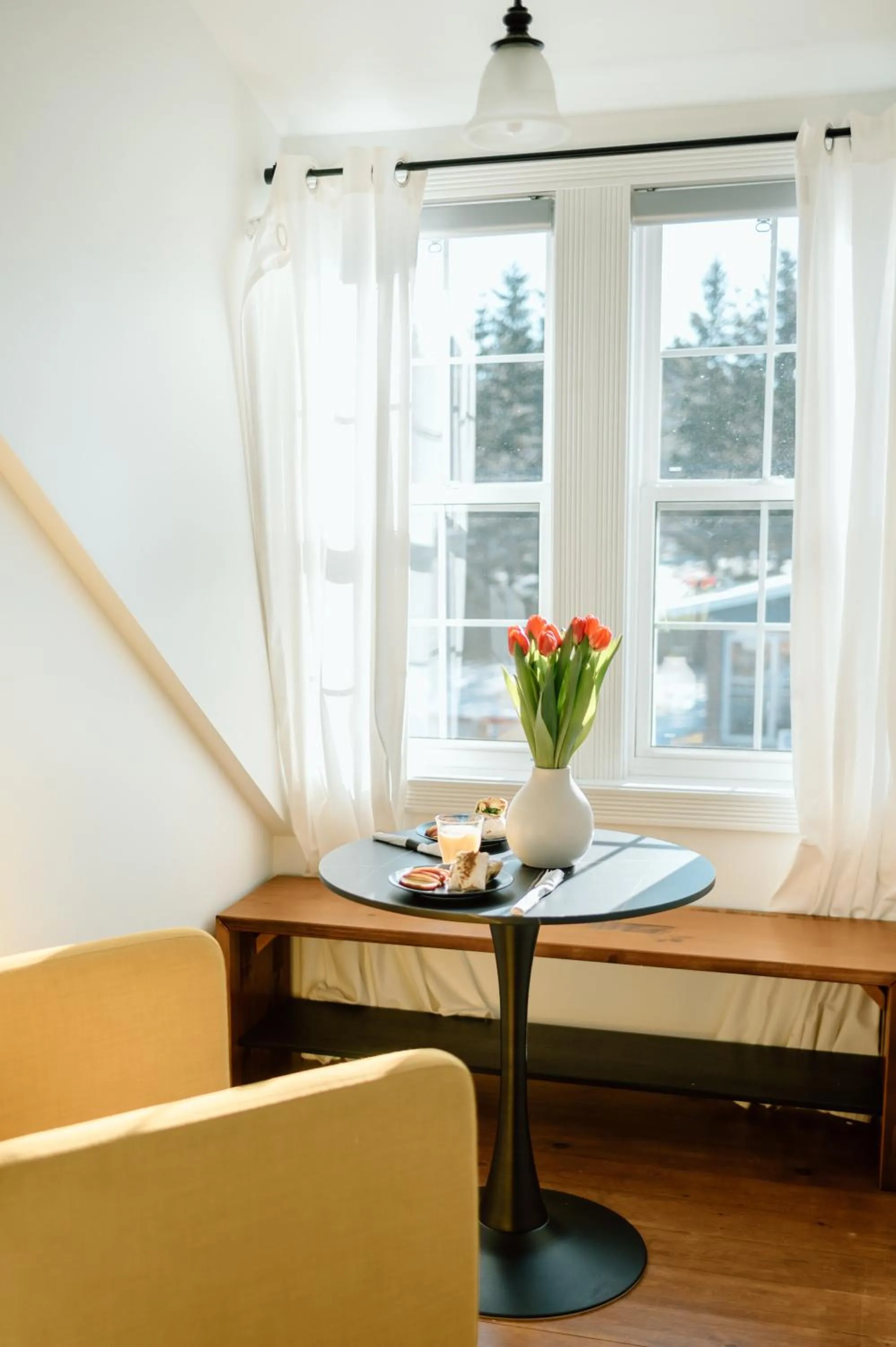 Groundswell Pub & Inn