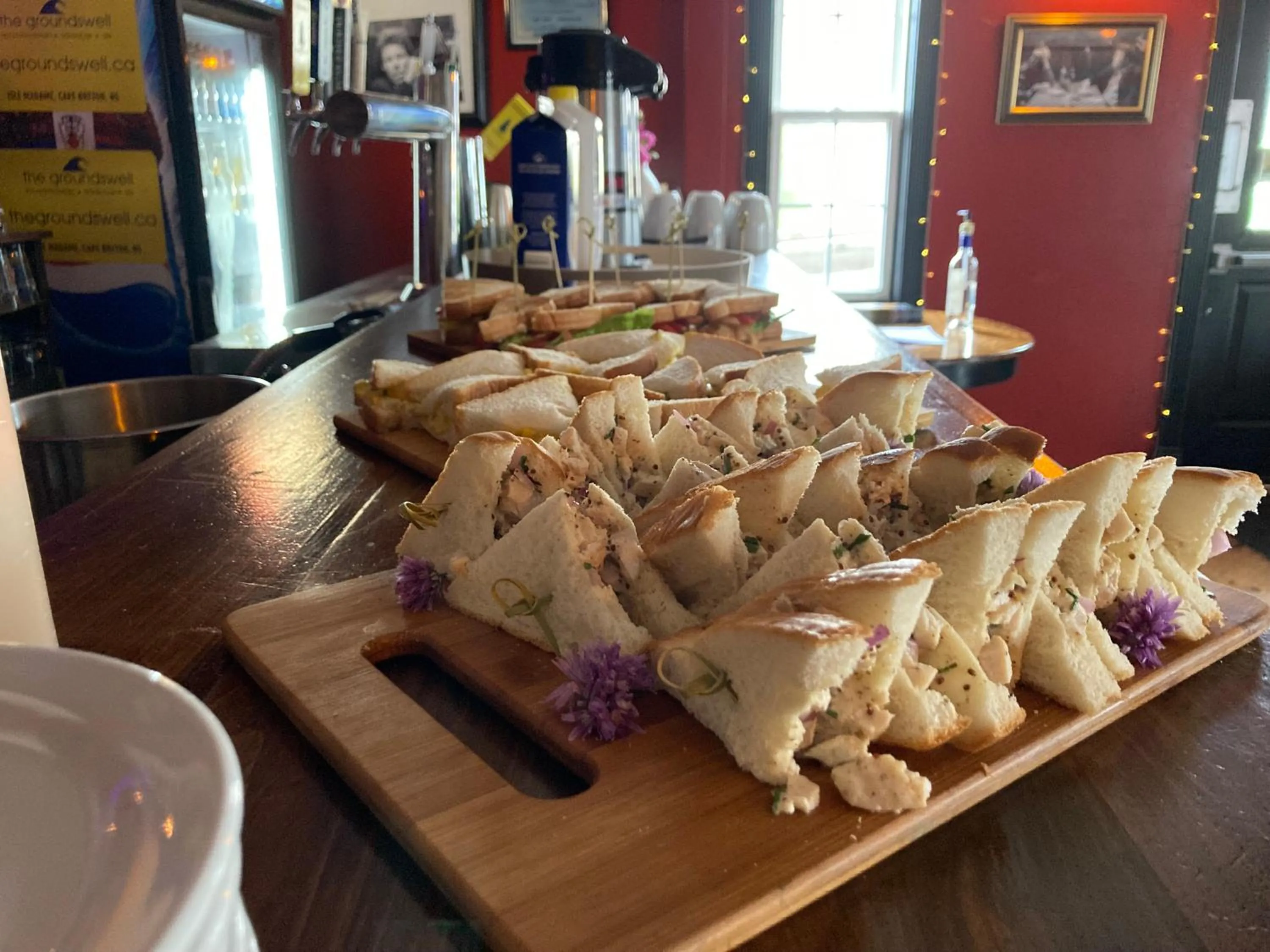 Groundswell Pub & Inn