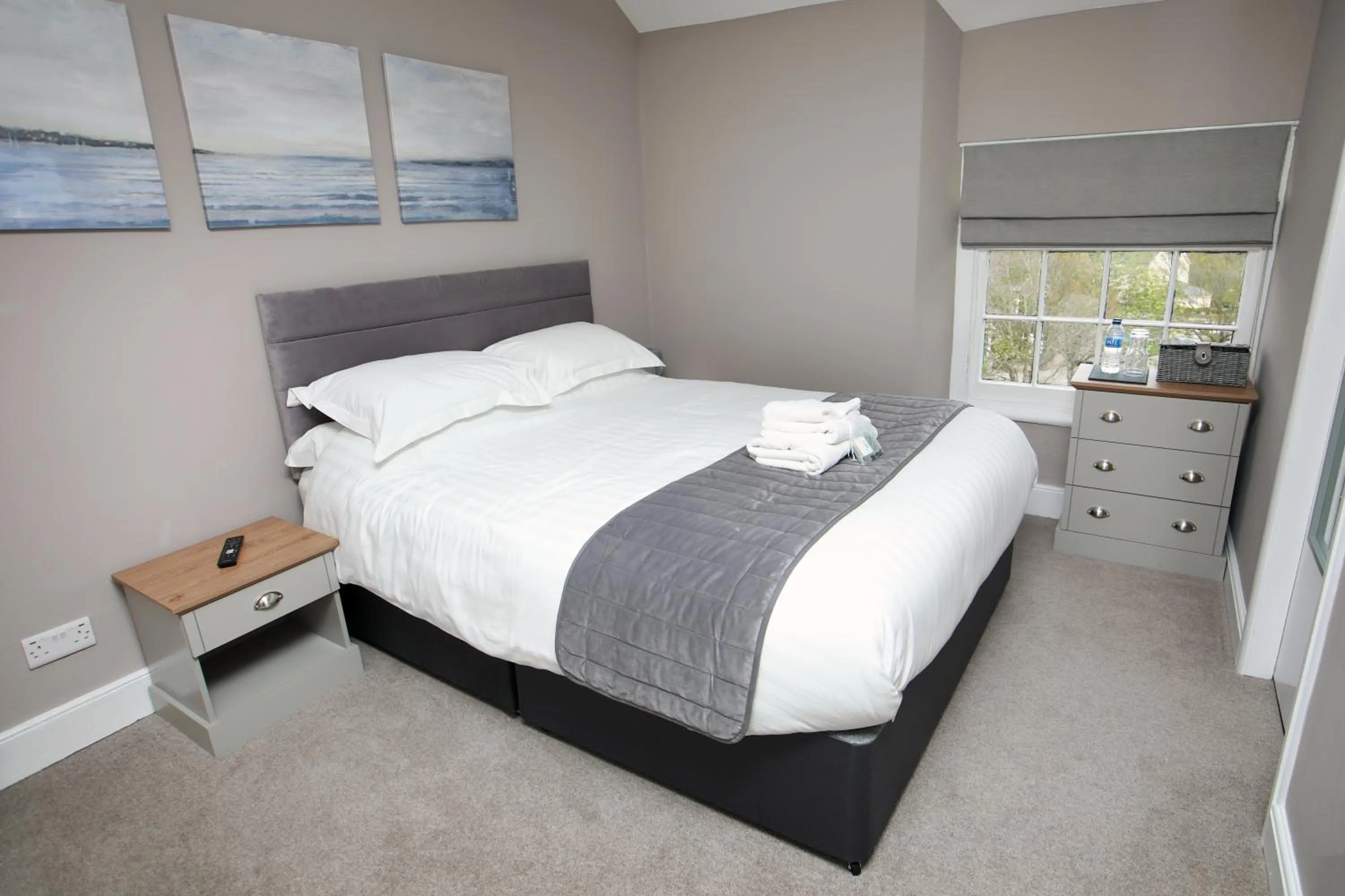 Bed in OYO Glyn Valley Hotel