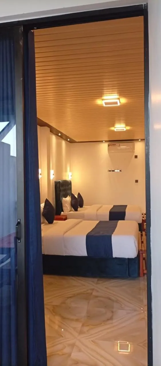 Family Room with Mountain View in Golden View Guest Ella