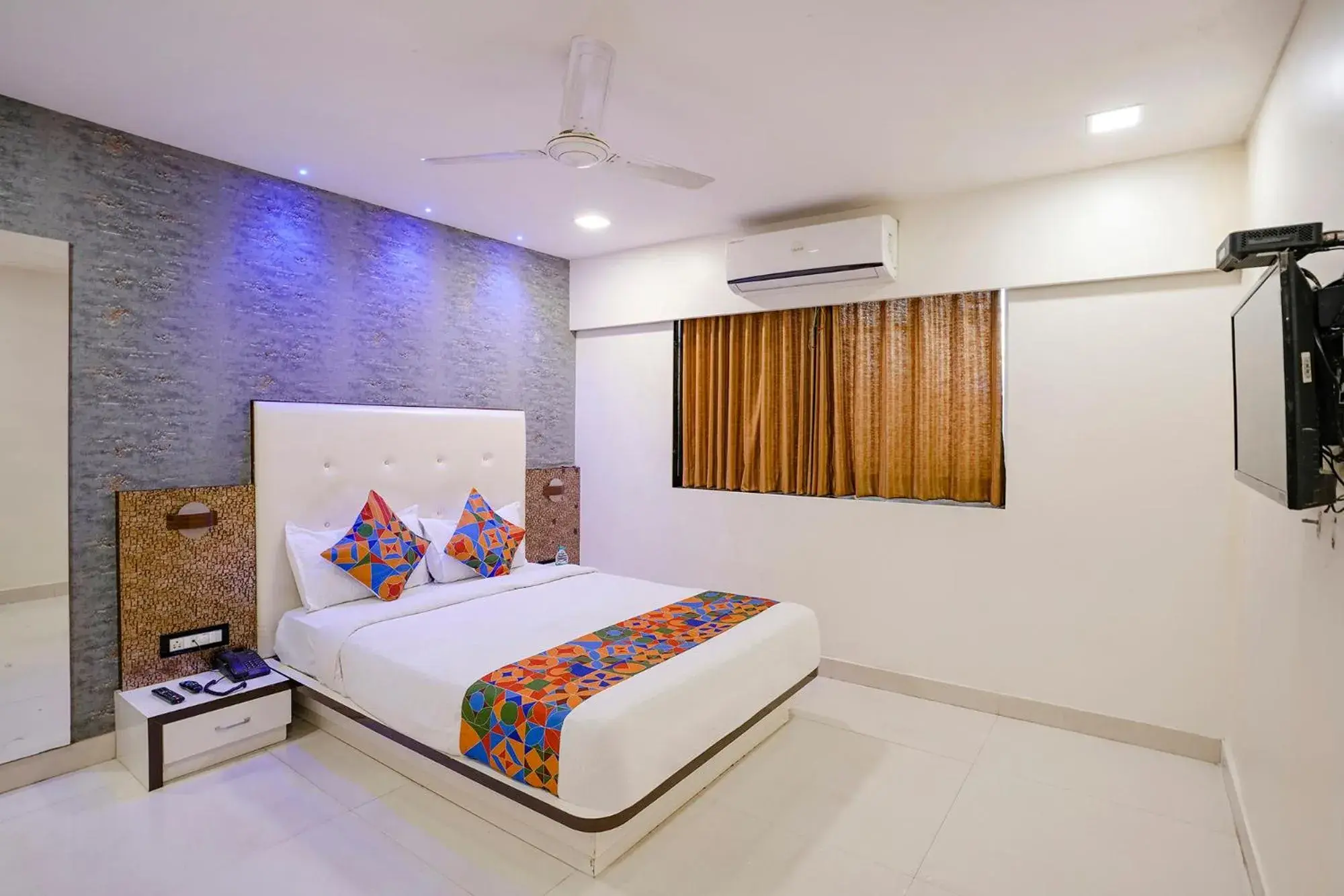 Deluxe Room - single occupancy in FabHotel Golden Star Deluxe Room - single occupancy in FabHotel Golden Star