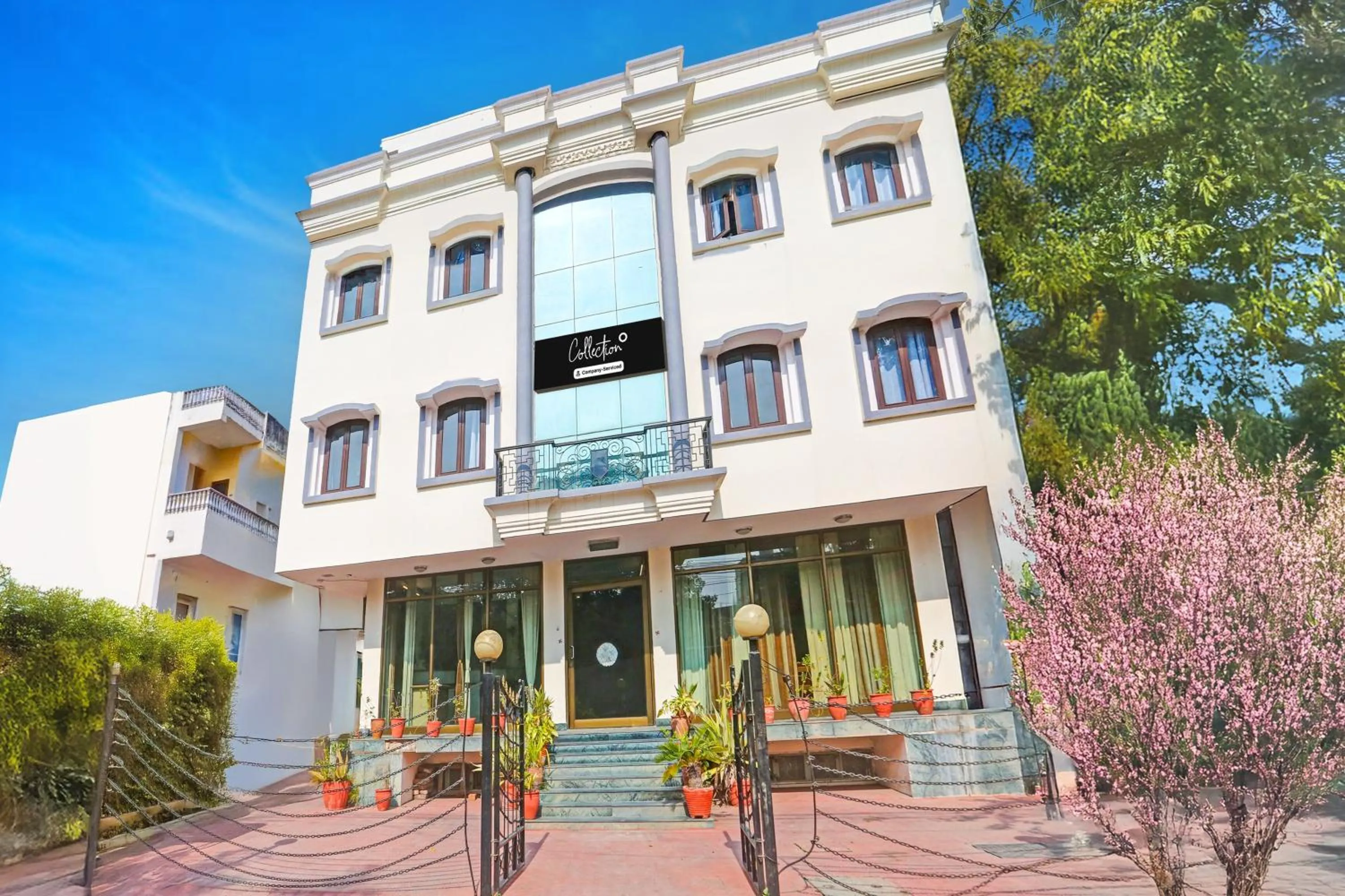 Facade/entrance in Super Collection O Bani Park Near Collectorate Circle Formerly Anuja Palace