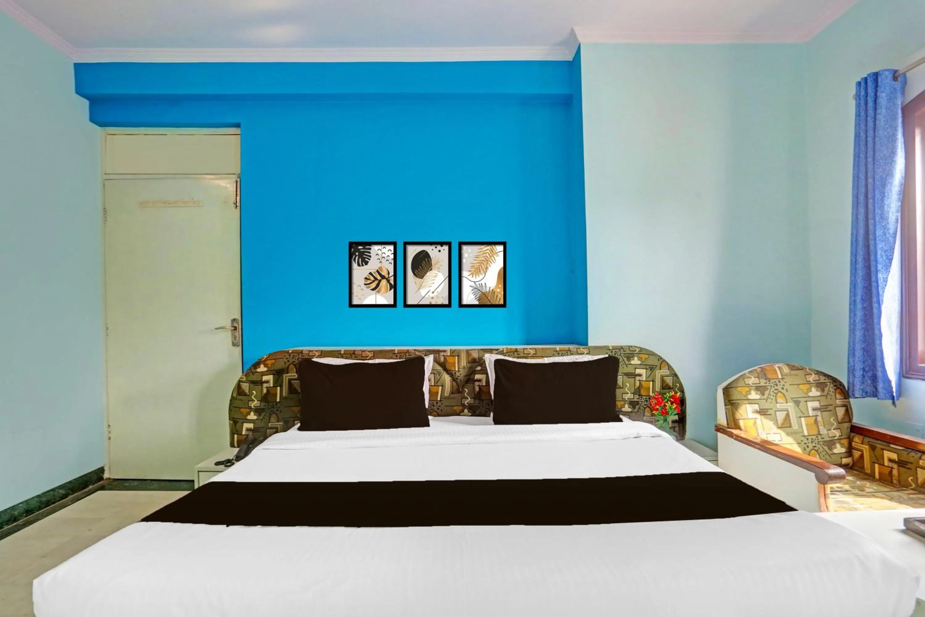 Bedroom, Bed in Super Collection O Bani Park Near Collectorate Circle Formerly Anuja Palace