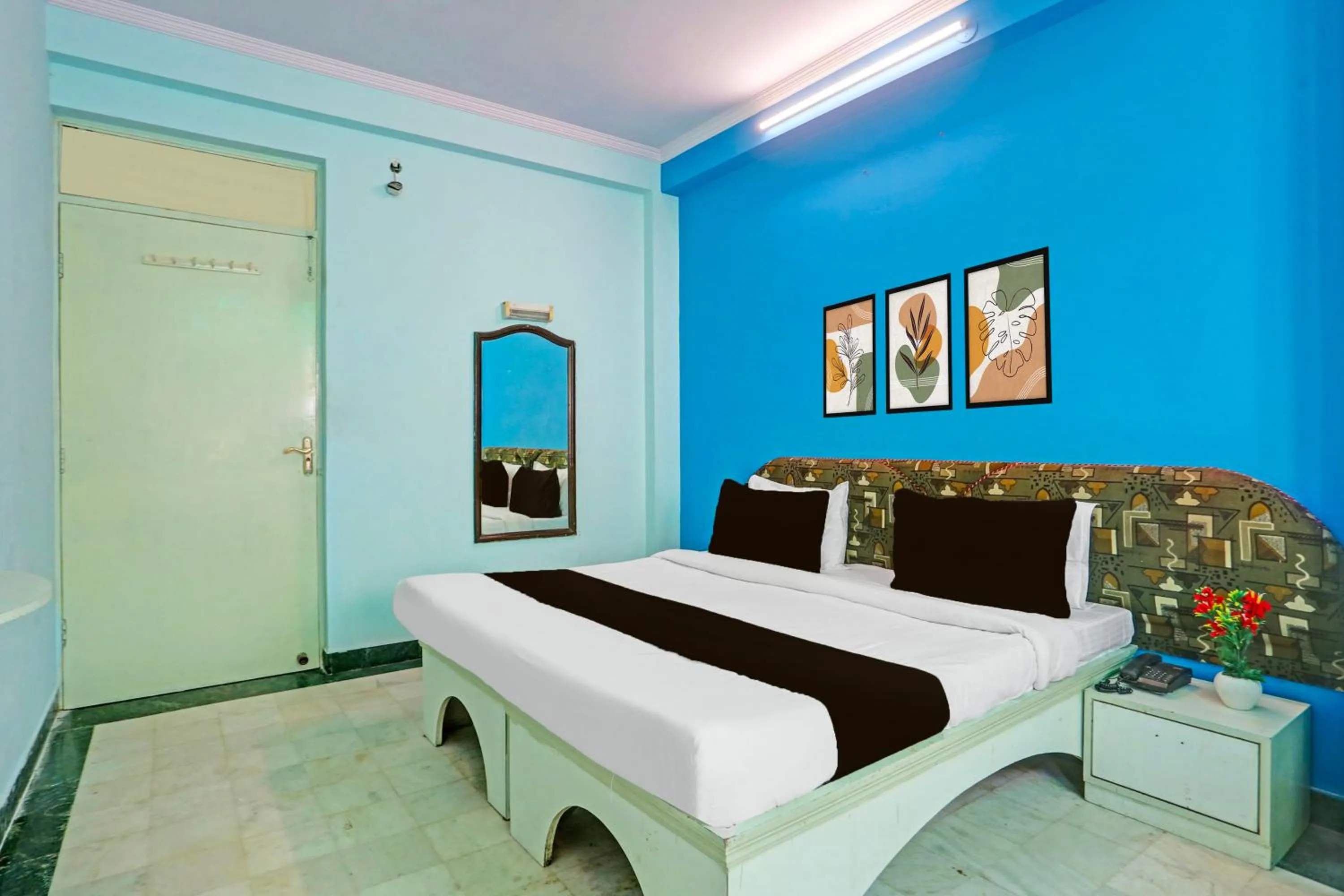 Bedroom, Bed in Super Collection O Bani Park Near Collectorate Circle Formerly Anuja Palace