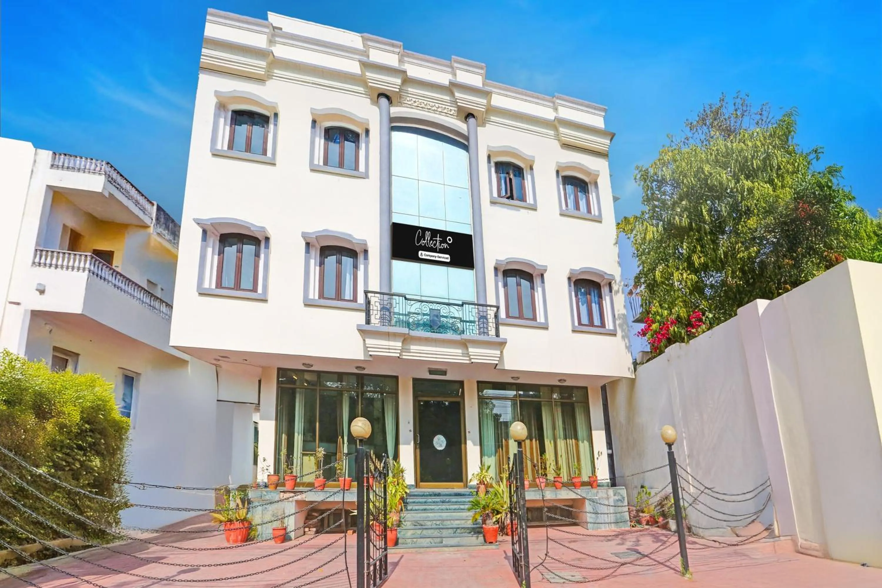 Facade/entrance in Super Collection O Bani Park Near Collectorate Circle Formerly Anuja Palace