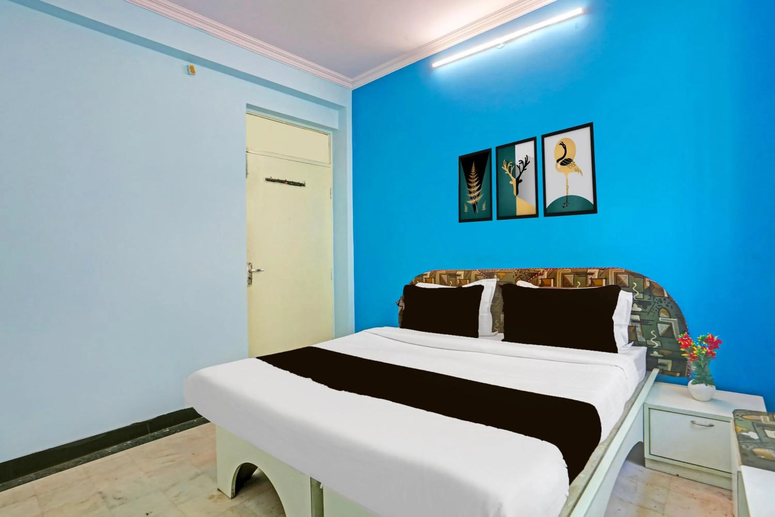 Bedroom, Bed in Super Collection O Bani Park Near Collectorate Circle Formerly Anuja Palace