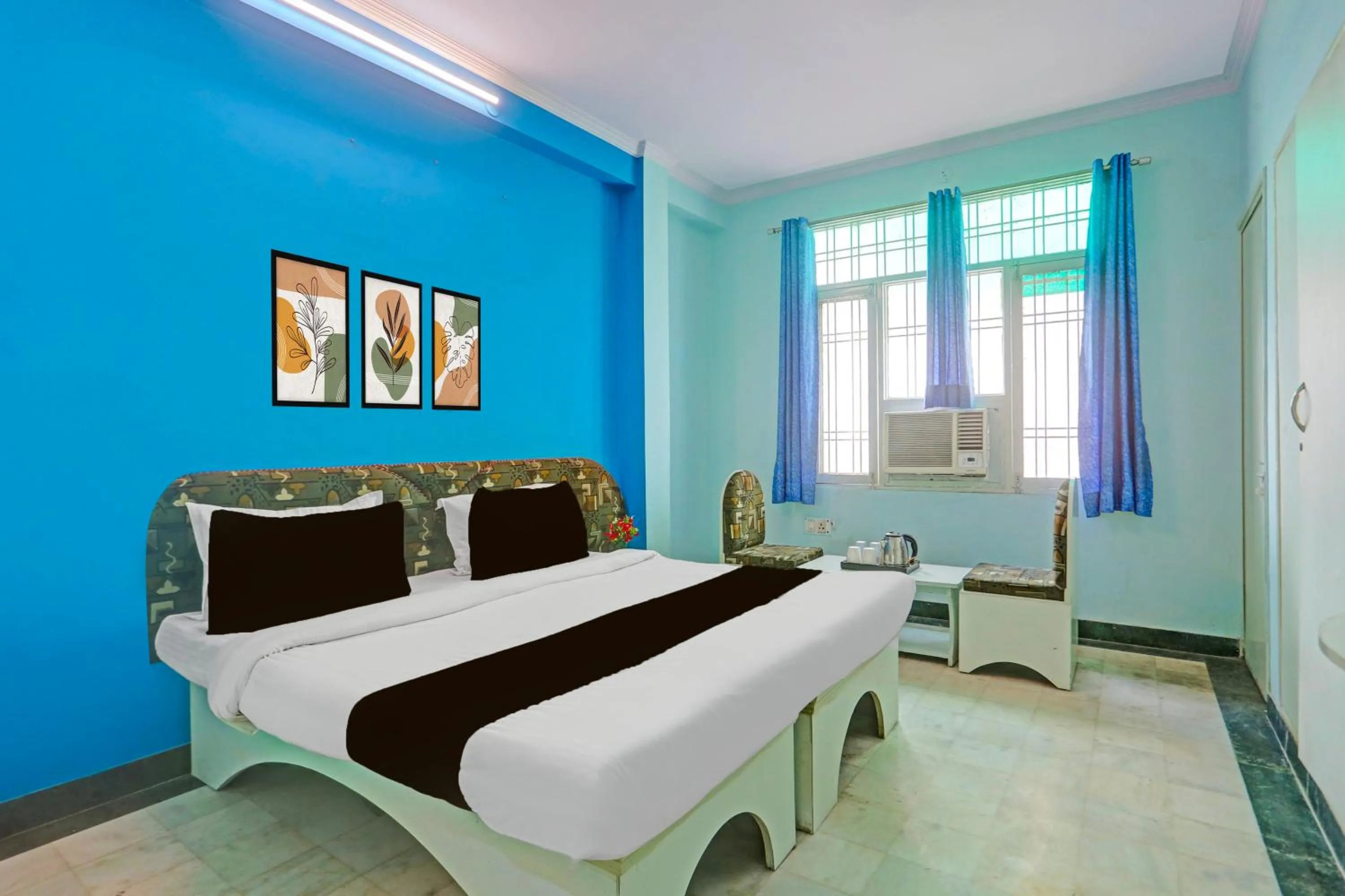 Bedroom, Bed in Super Collection O Bani Park Near Collectorate Circle Formerly Anuja Palace