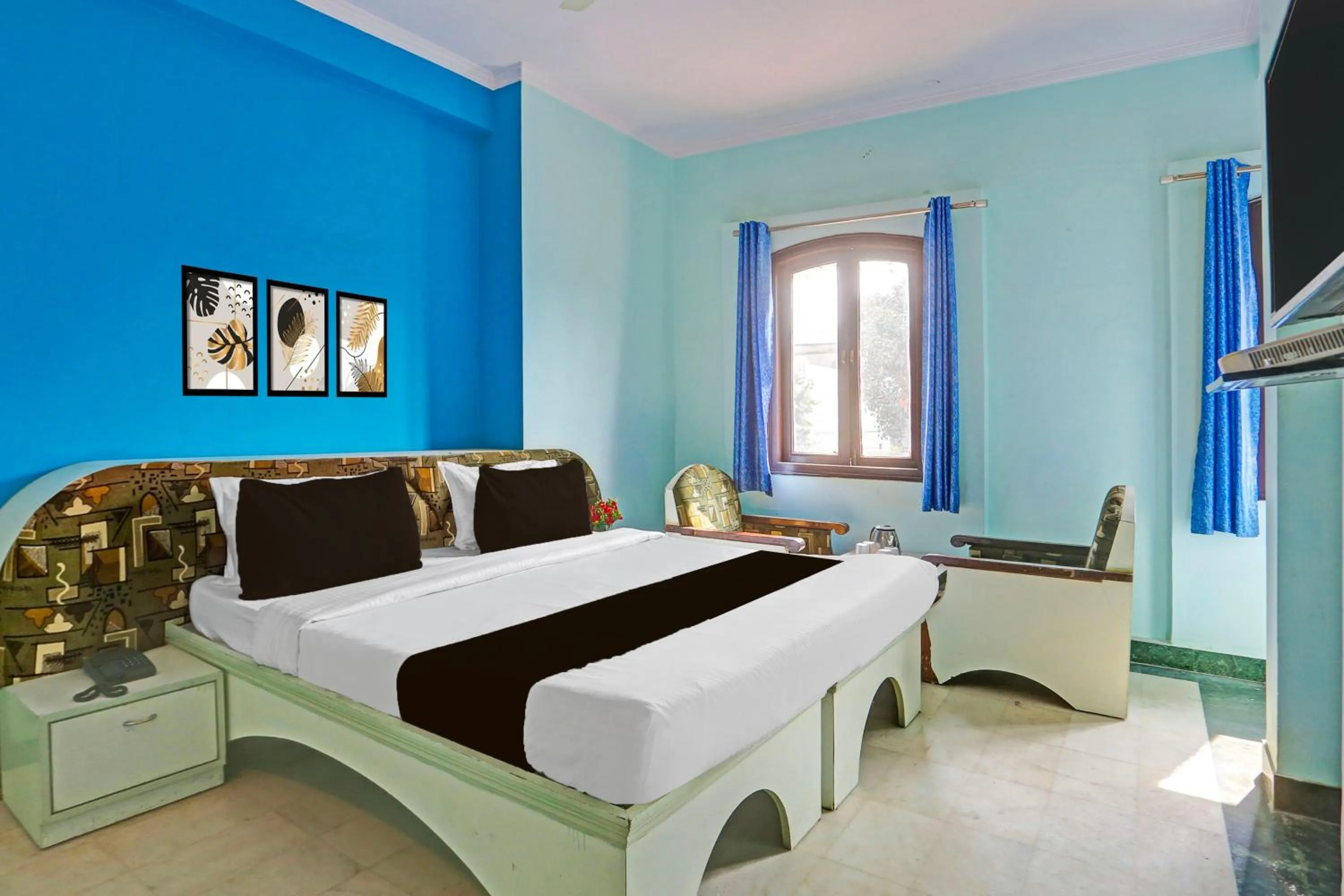 Bedroom, Bed in Super Collection O Bani Park Near Collectorate Circle Formerly Anuja Palace