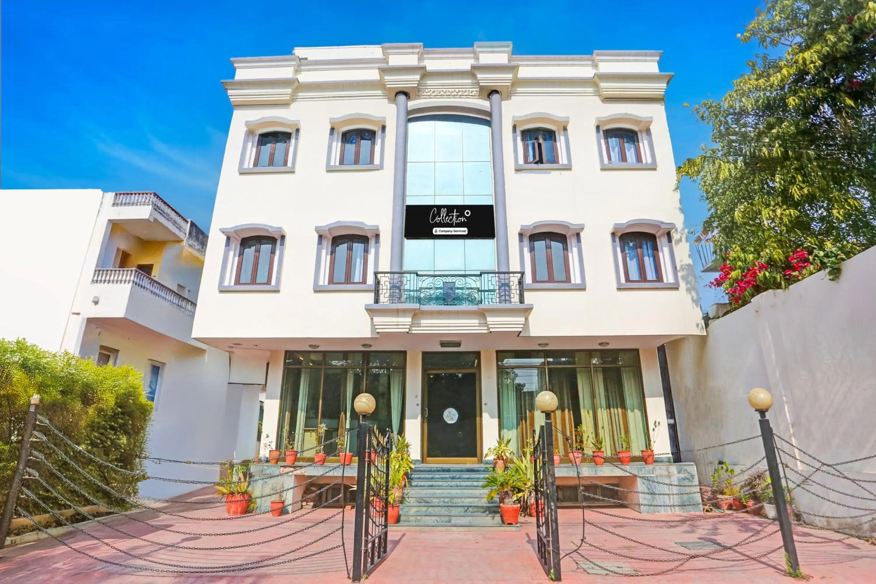 Facade/entrance in Super Collection O Bani Park Near Collectorate Circle Formerly Anuja Palace