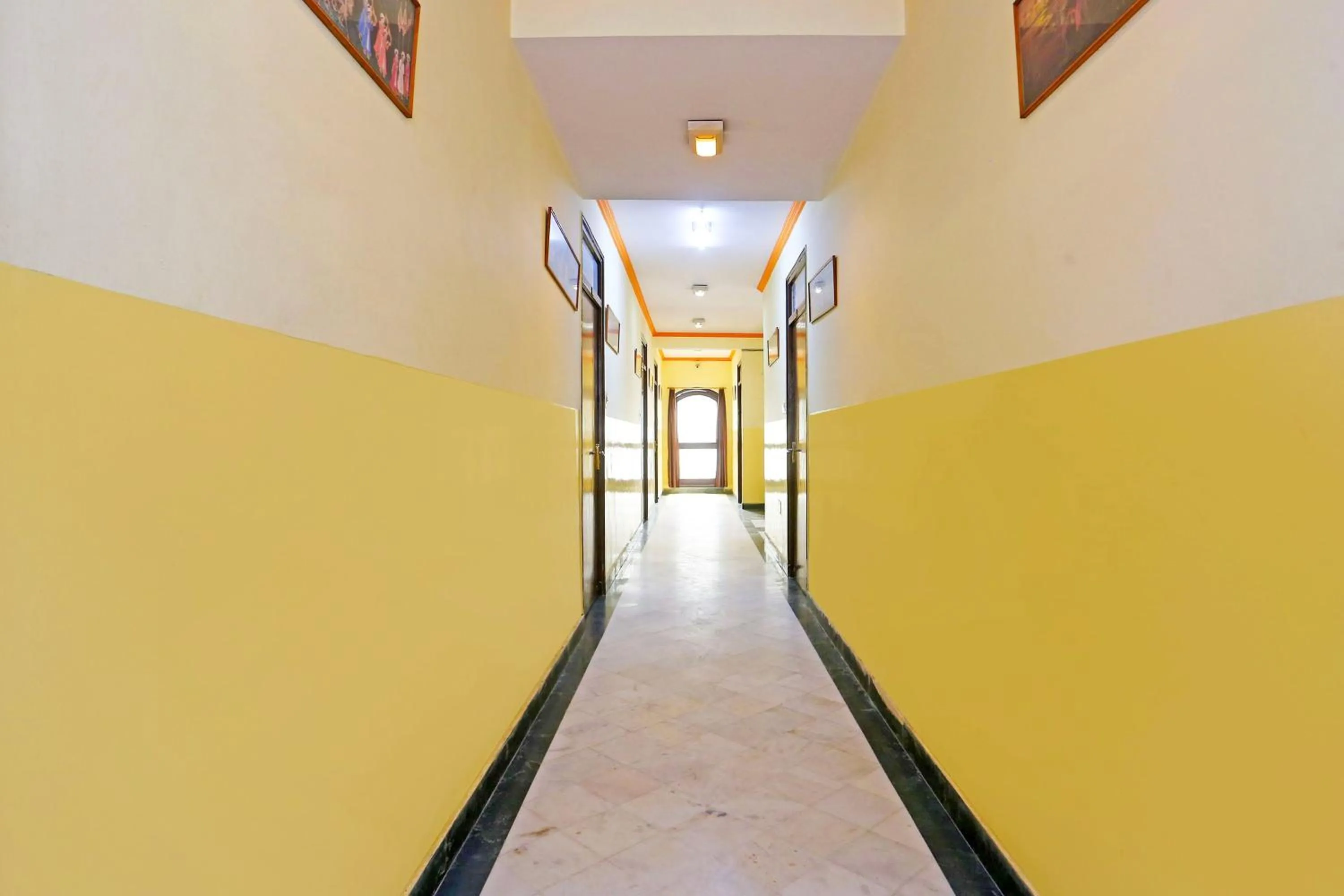 Lobby or reception in Super Collection O Bani Park Near Collectorate Circle Formerly Anuja Palace